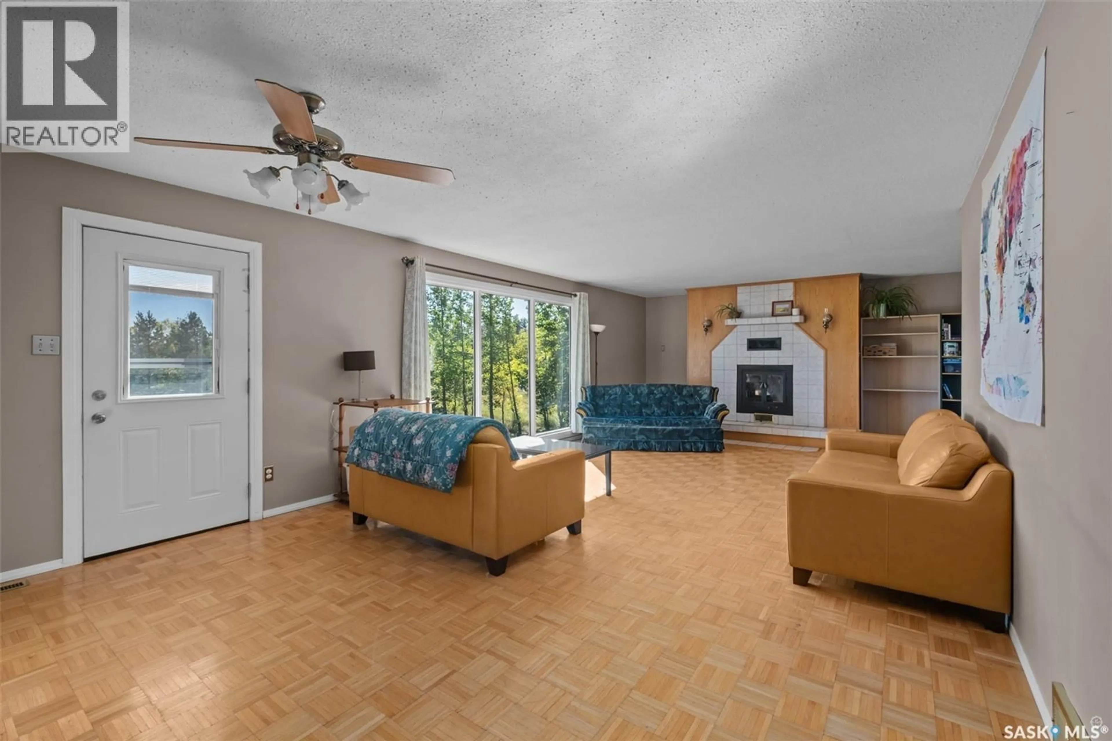 Living room with furniture, ceramic/tile floor for GRIEG ROAD ACREAGE, Buckland Rm No. 491 Saskatchewan S6V5R3