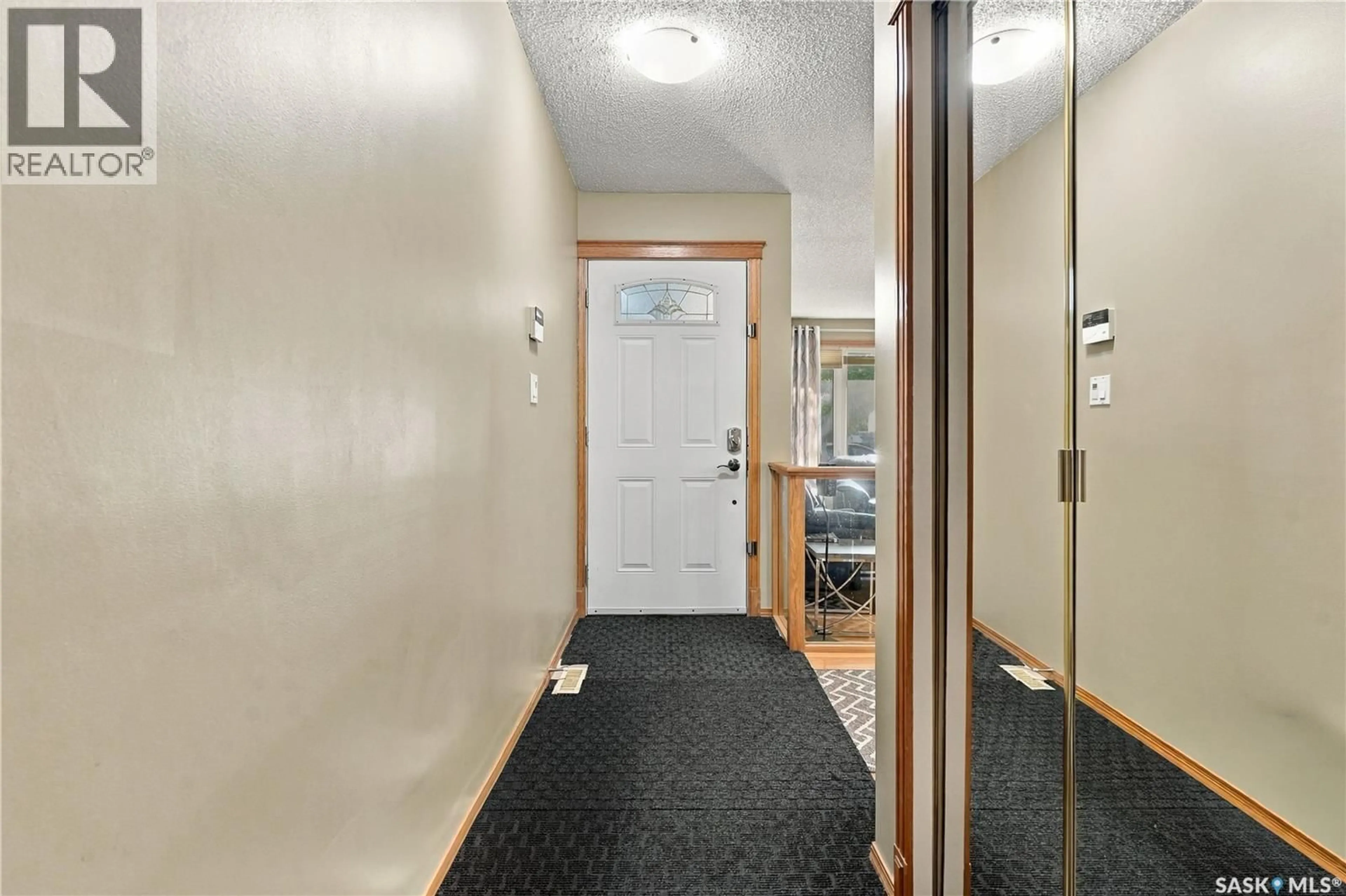 Indoor foyer for 246 HANSEN DRIVE, Regina Saskatchewan S4X2Y6