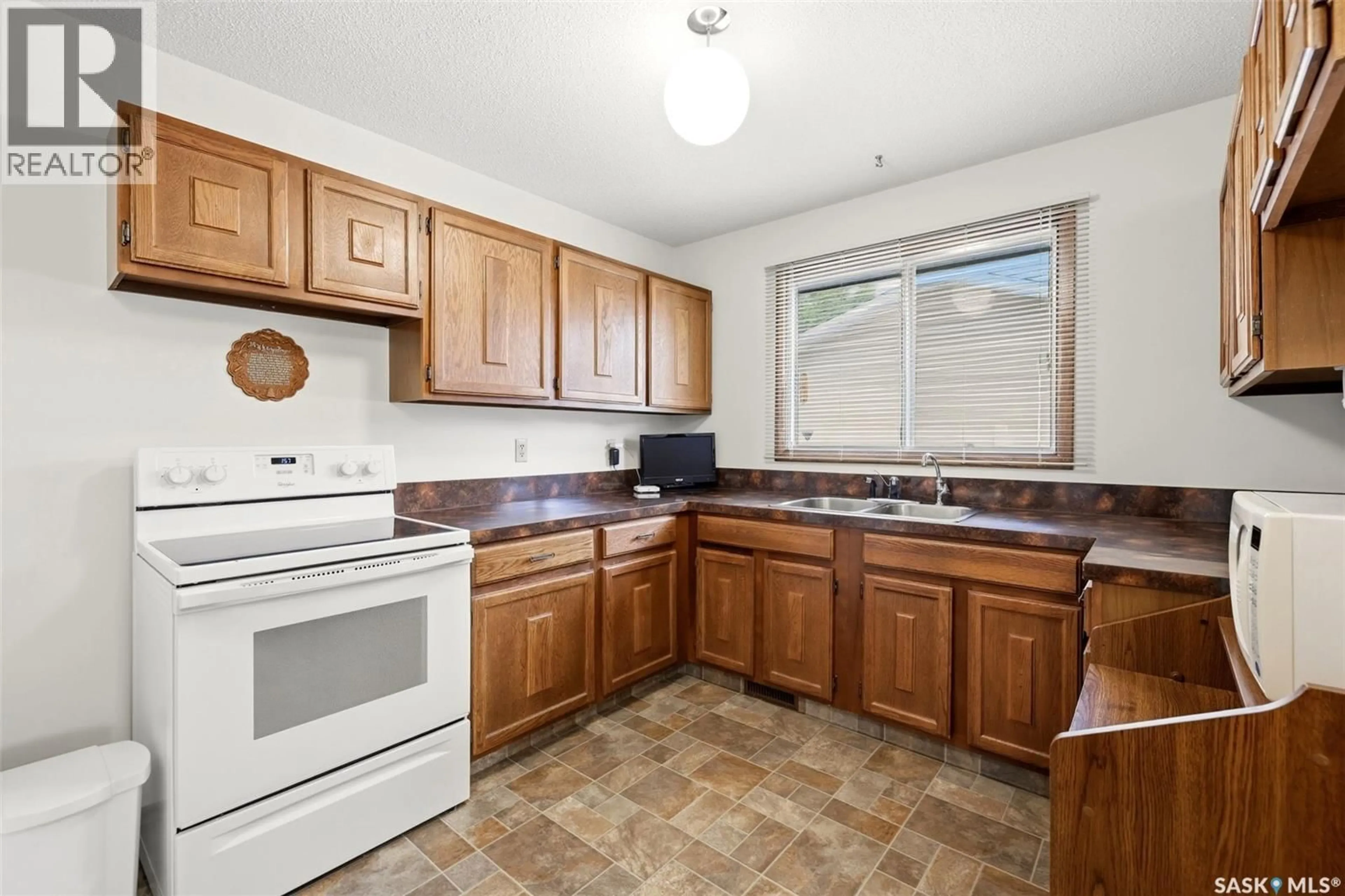Standard kitchen, unknown for 199 MCSHERRY CRESCENT, Regina Saskatchewan S4T7B6