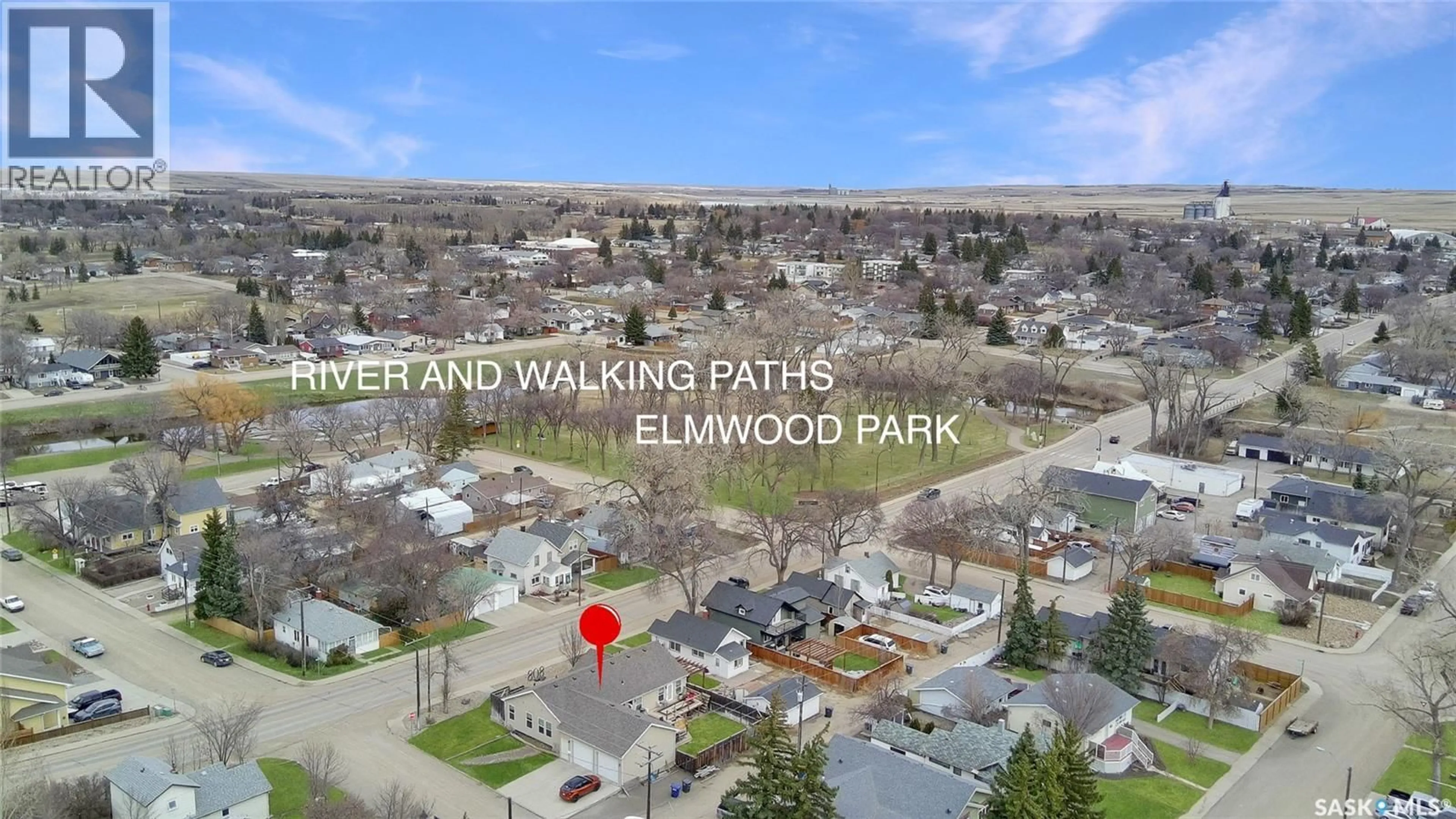 A pic from outside/outdoor area/front of a property/back of a property/a pic from drone, city buildings view from balcony for 808 CHAPLIN STREET, Swift Current Saskatchewan S9H1J5
