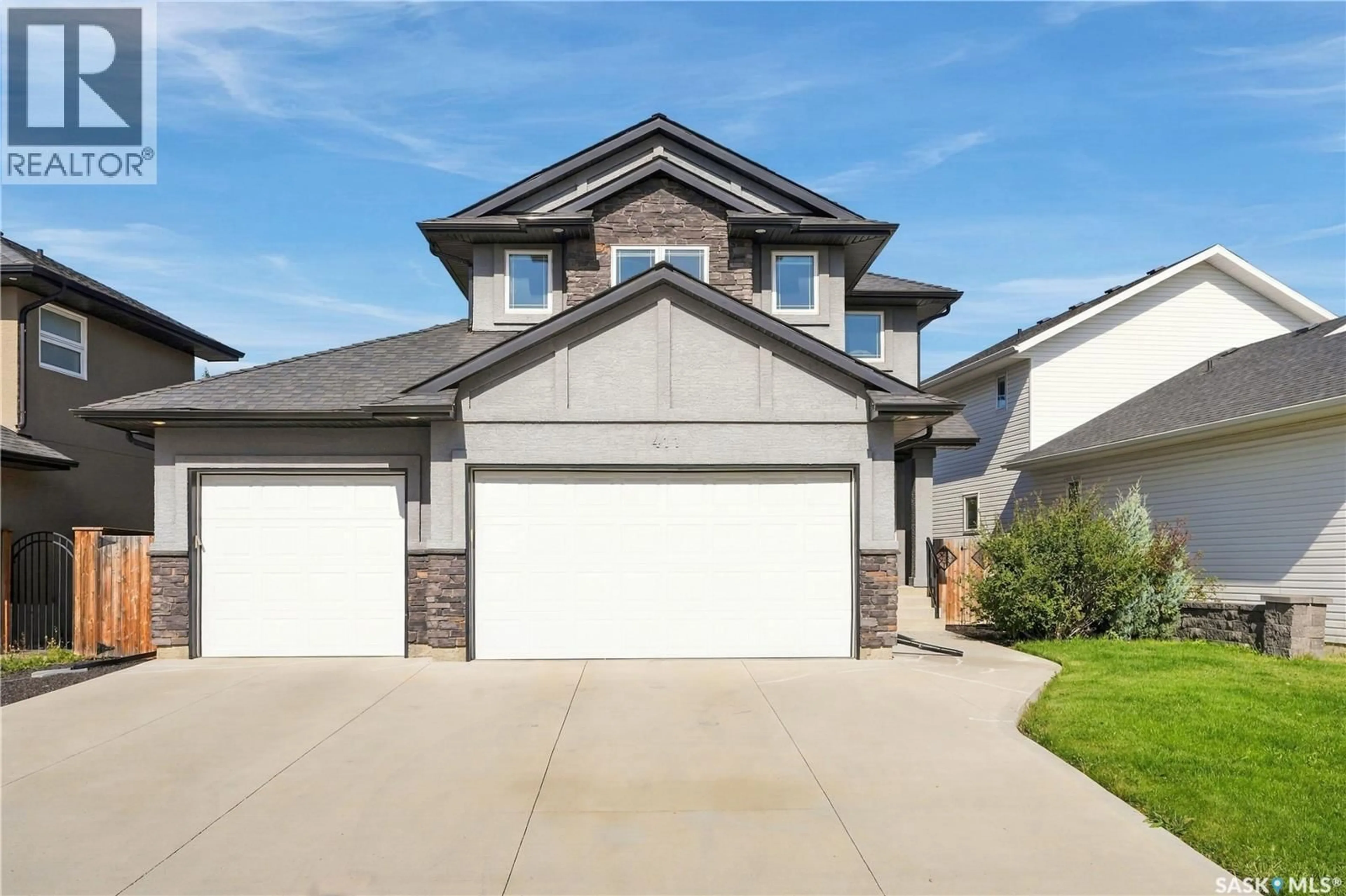 Home with vinyl exterior material, street for 411 HASTINGS CRESCENT, Saskatoon Saskatchewan S7V0C7