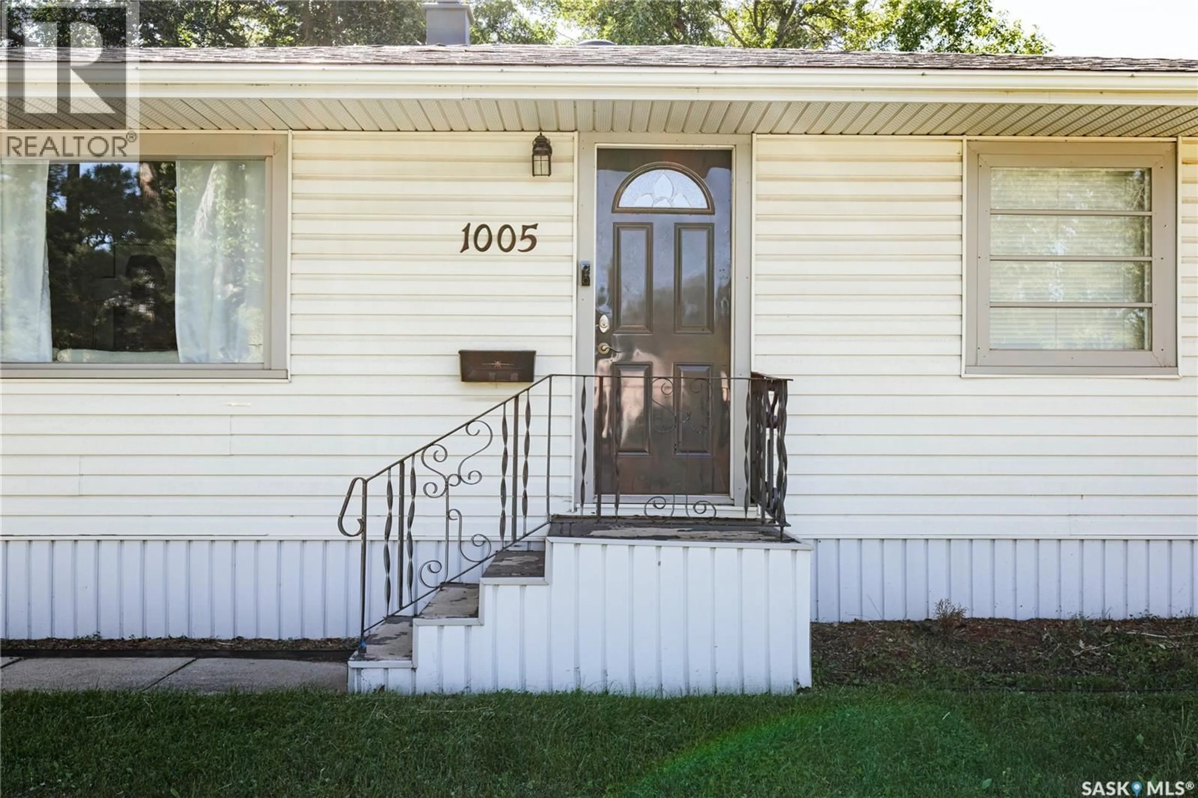 Home with vinyl exterior material, street for 1005 COTEAU STREET, Moose Jaw Saskatchewan S6H5G3