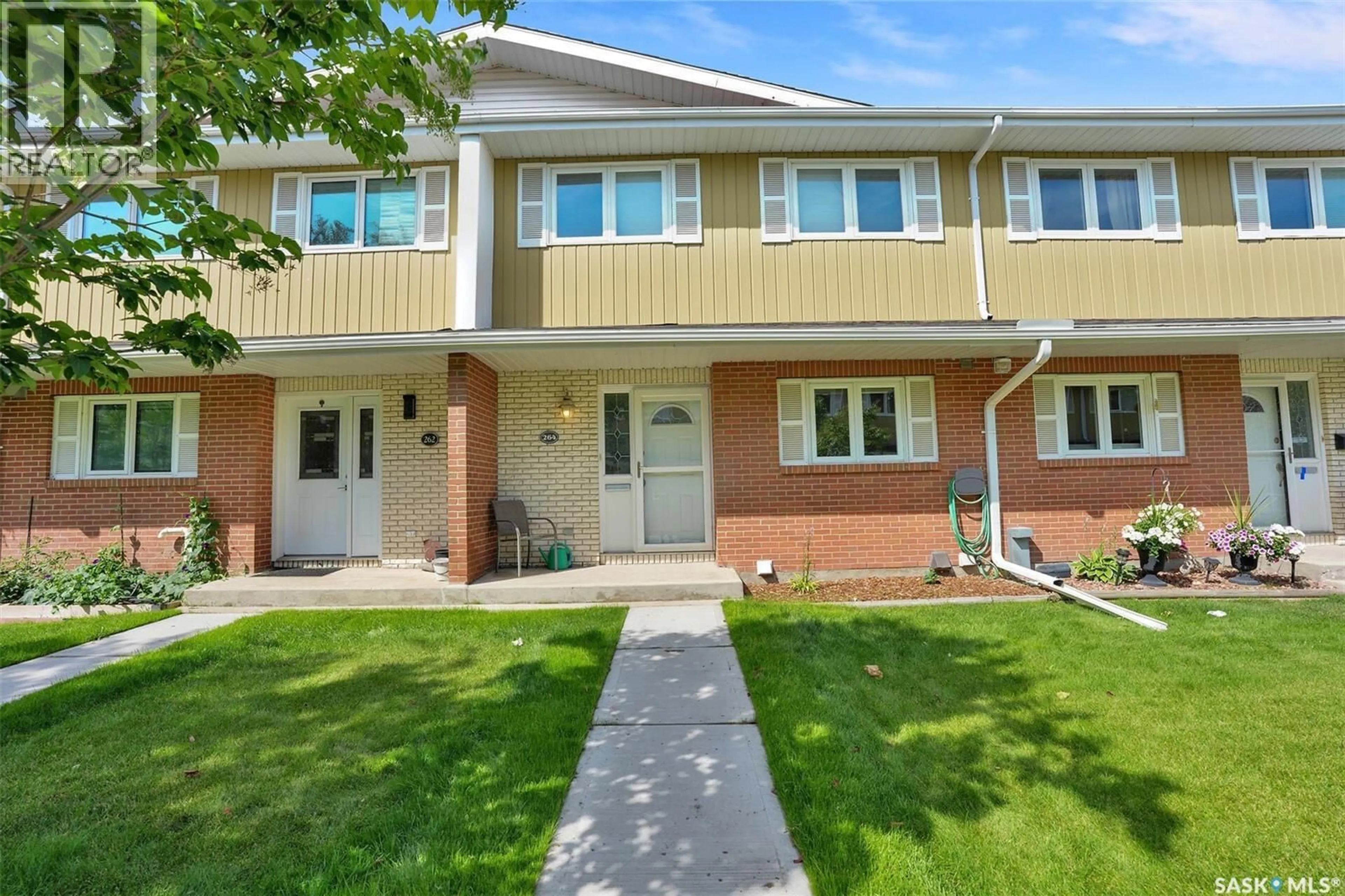 Home with vinyl exterior material, street for 264 PLAINSVIEW DRIVE, Regina Saskatchewan S4S6N1