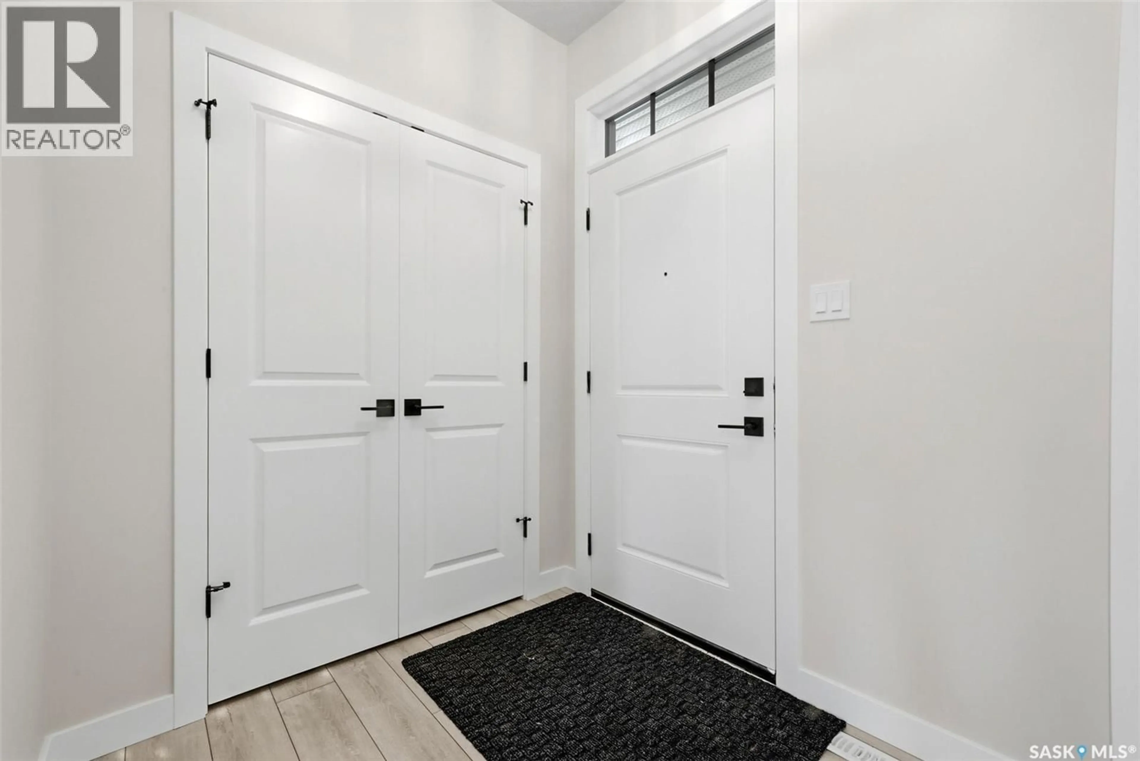 Indoor entryway for 3240 FAVEL DRIVE, Regina Saskatchewan S4V4B3