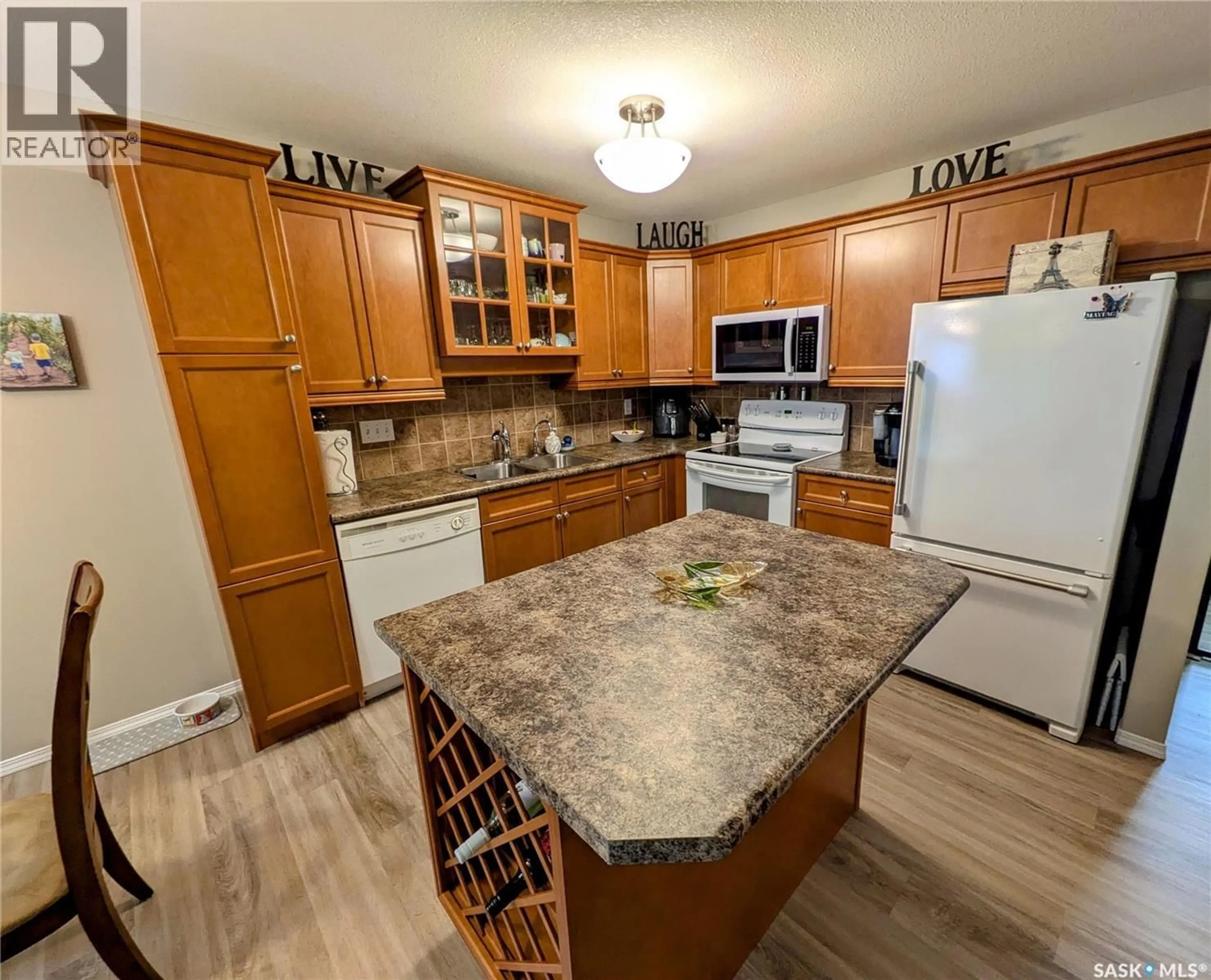 Standard kitchen, unknown for 29 - 4901 CHILD AVENUE, Regina Saskatchewan S4X4T7