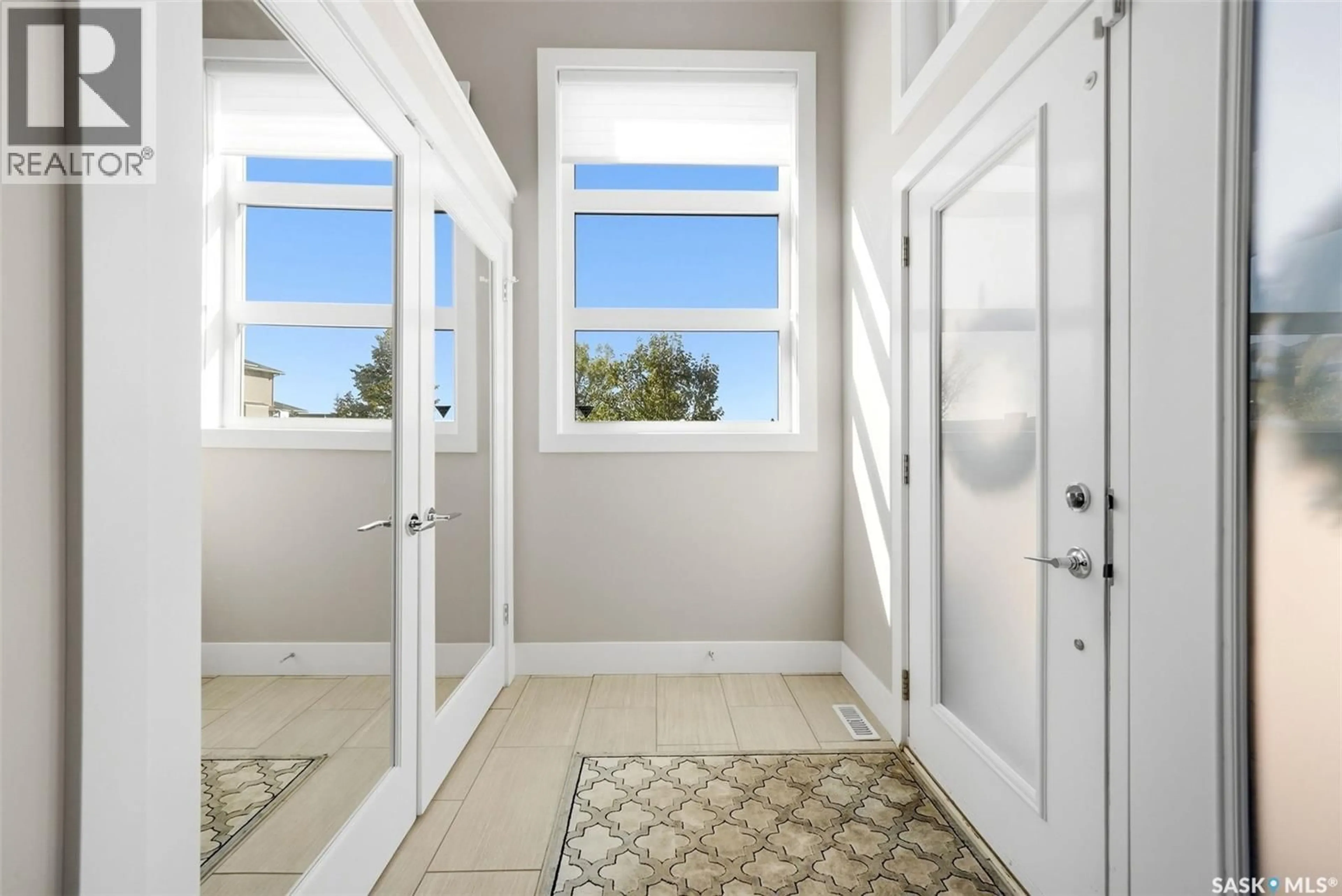 Indoor entryway for 3802 GOLDFINCH WAY, Regina Saskatchewan S4V1S4