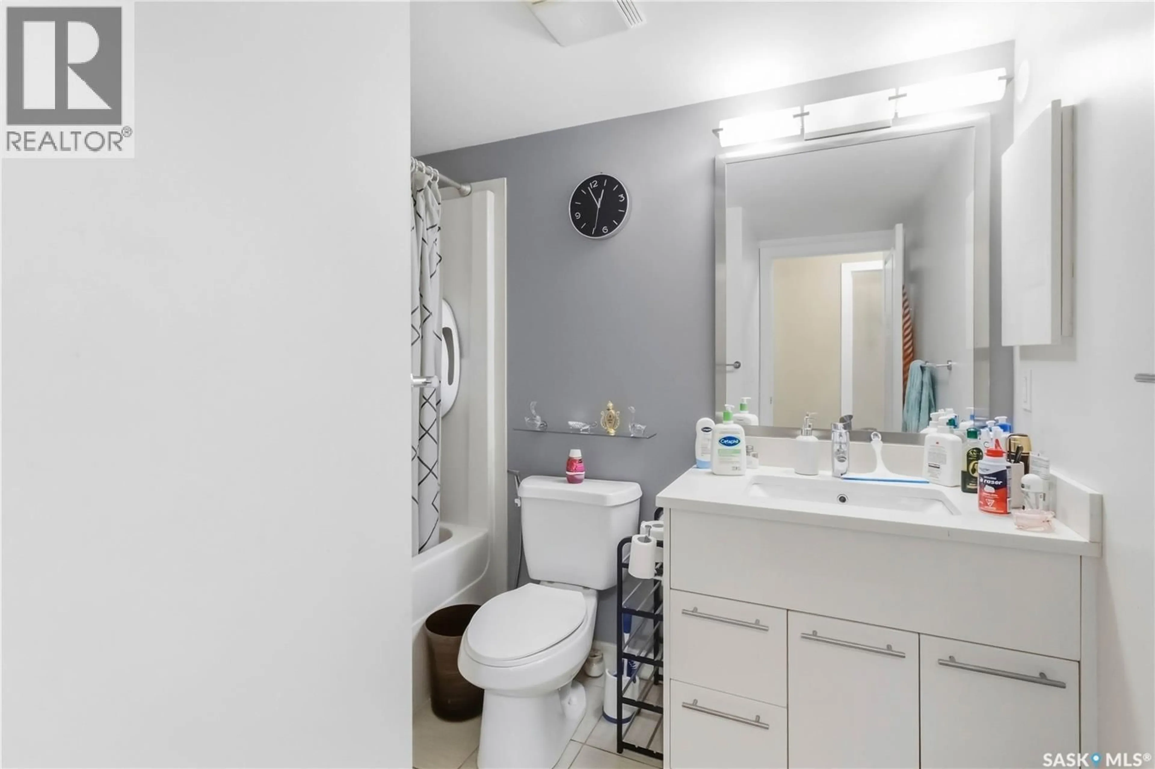 Standard bathroom, unknown for 113B HUNTER ROAD, Saskatoon Saskatchewan S7T0J9