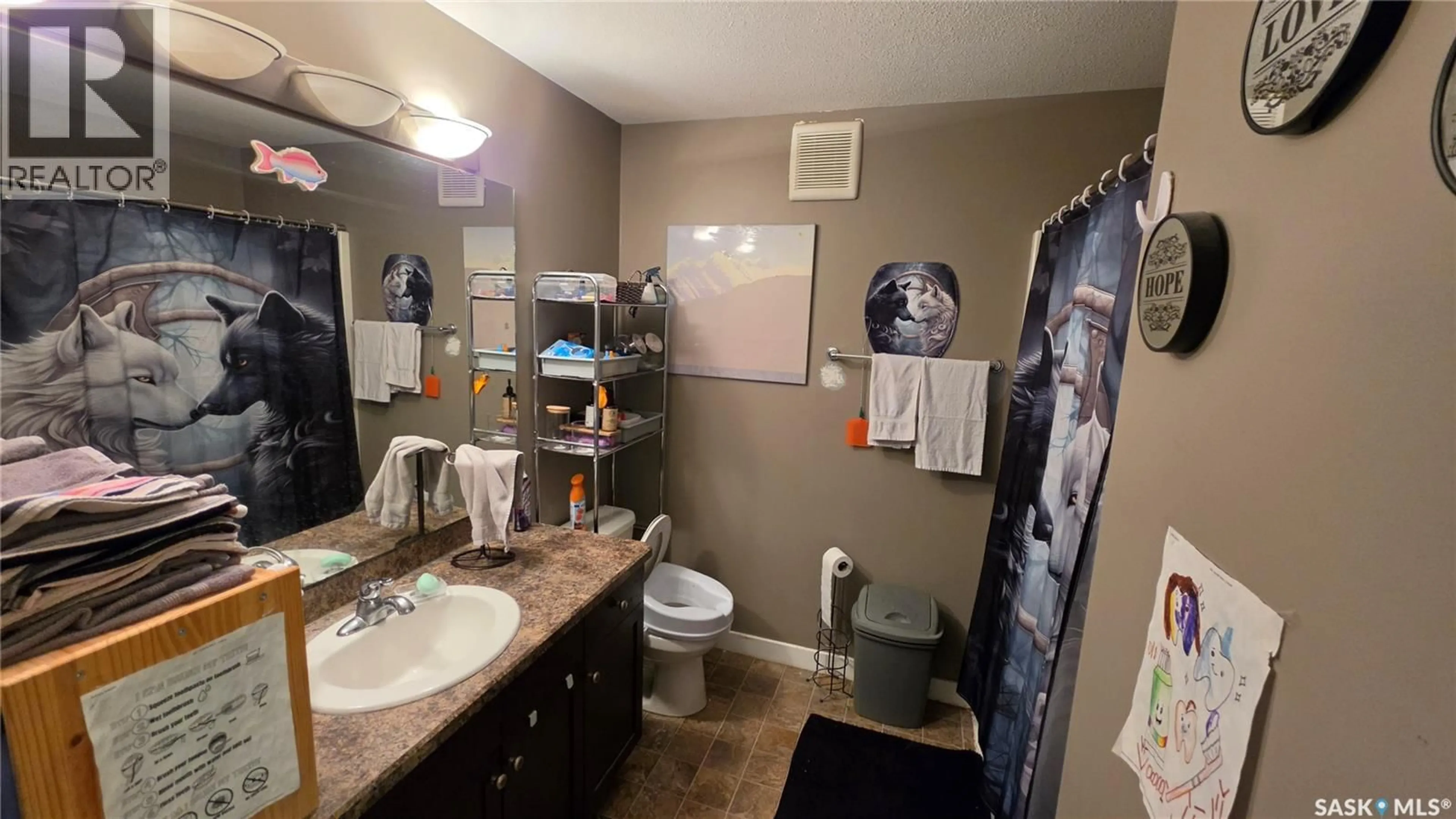 Standard bathroom, ceramic/tile floor for 463 HALIFAX STREET, Regina Saskatchewan S4R1T4