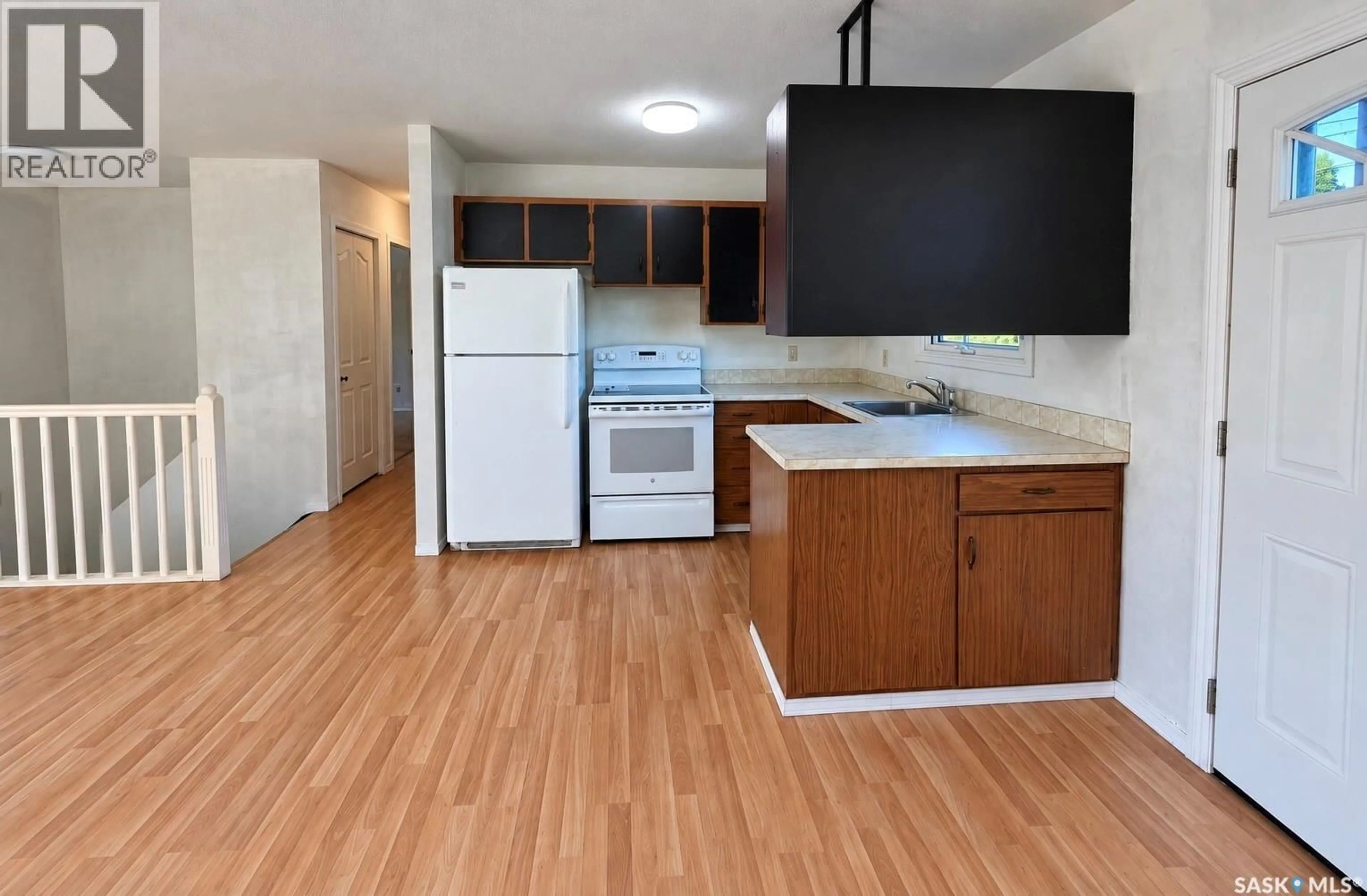 Standard kitchen, wood/laminate floor for 1721 H AVENUE, Saskatoon Saskatchewan S7L5A5