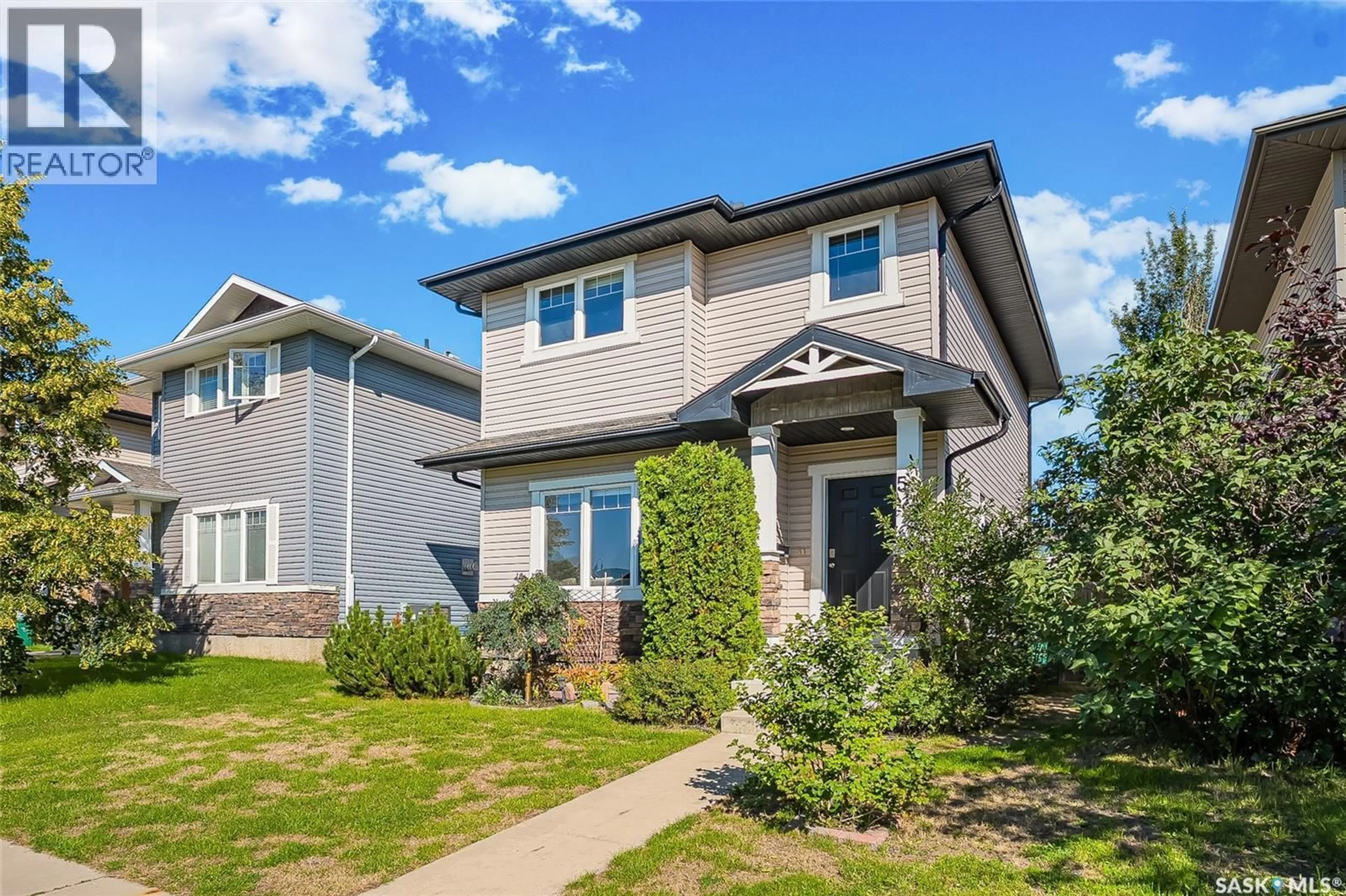 Home with vinyl exterior material, street for 515 GORDON ROAD, Saskatoon Saskatchewan S7T0A7