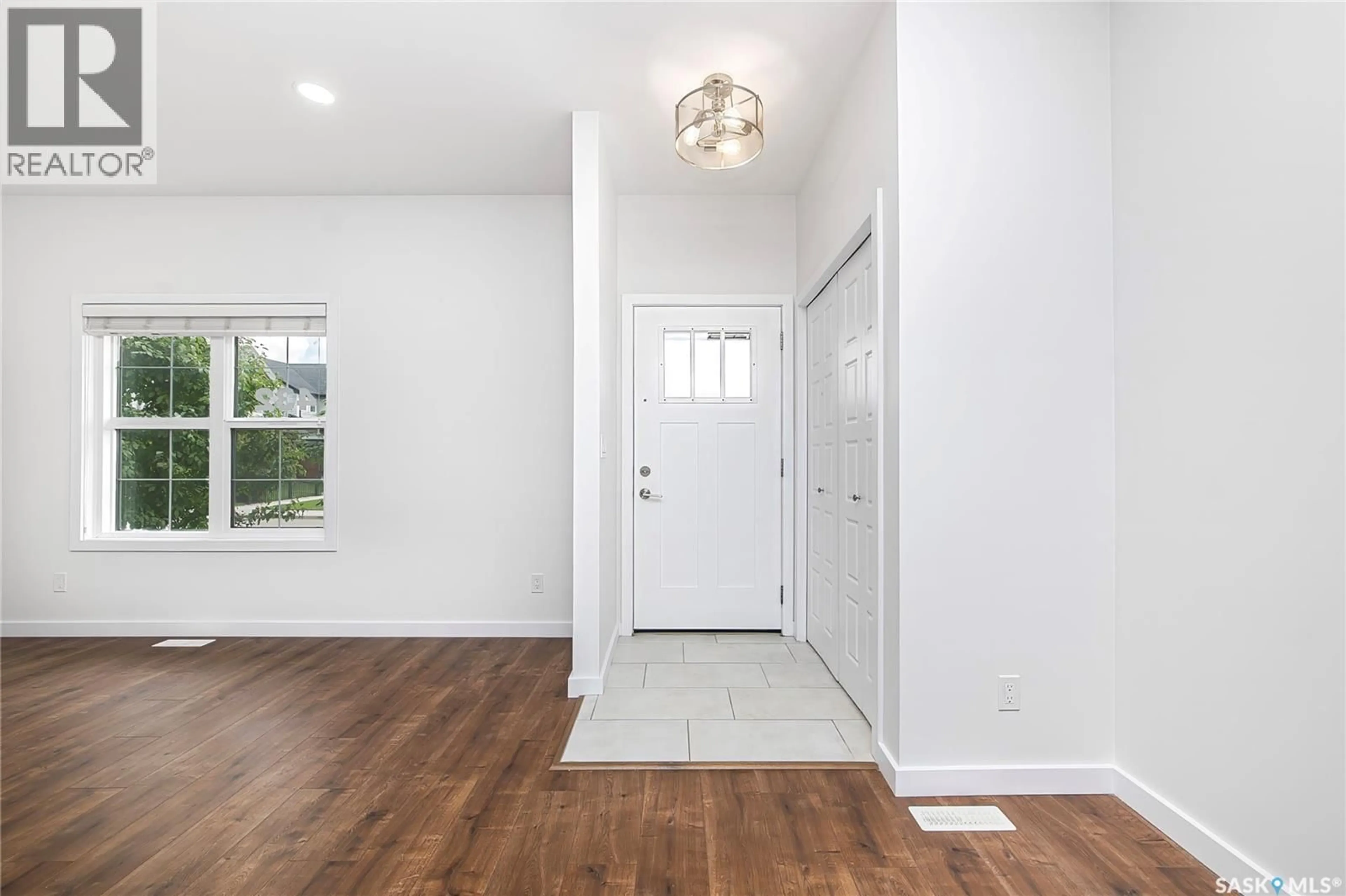 Indoor entryway for 432 UNDERHILL ROAD, Saskatoon Saskatchewan S7V0V4