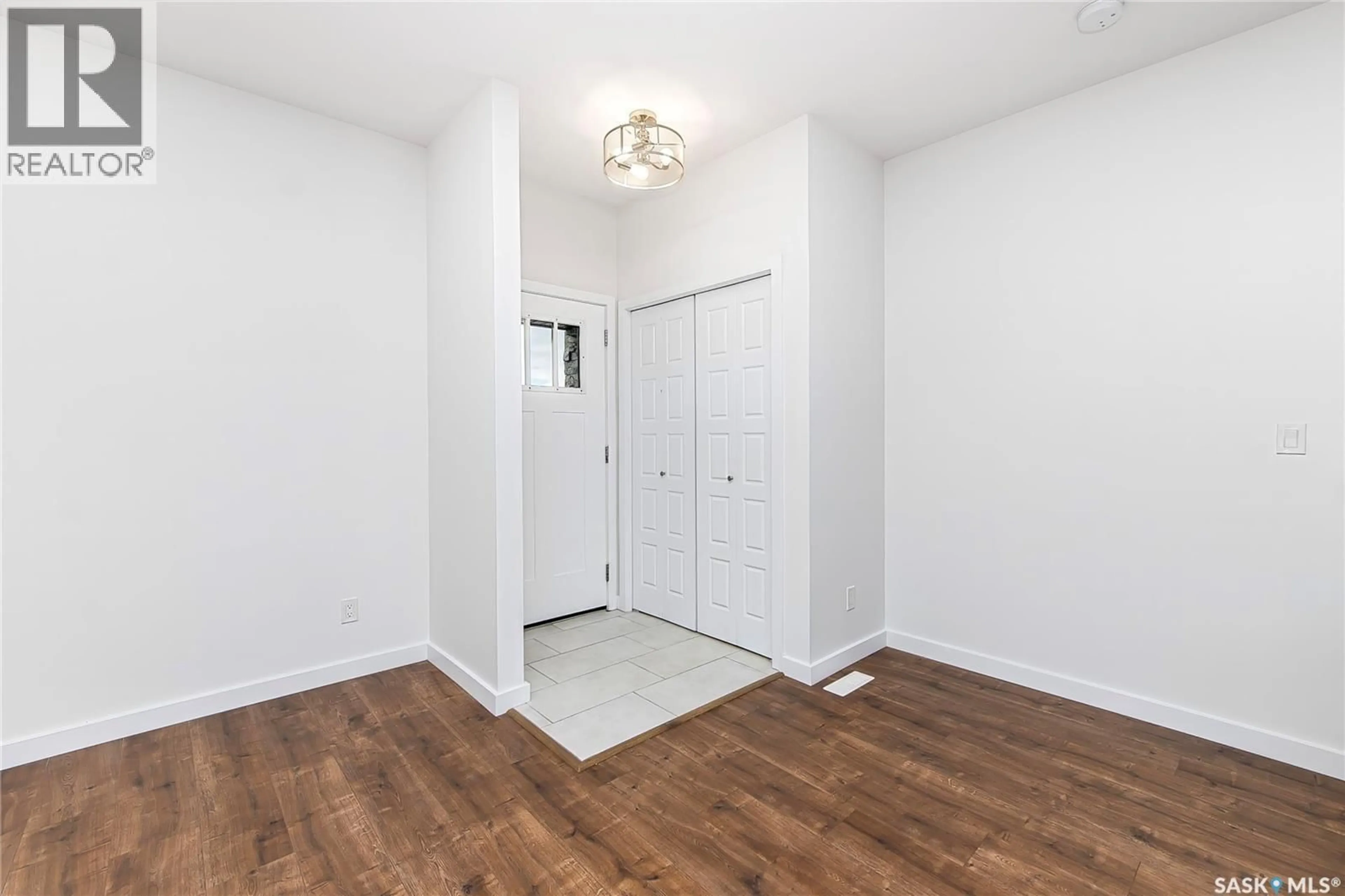 Indoor entryway for 432 UNDERHILL ROAD, Saskatoon Saskatchewan S7V0V4