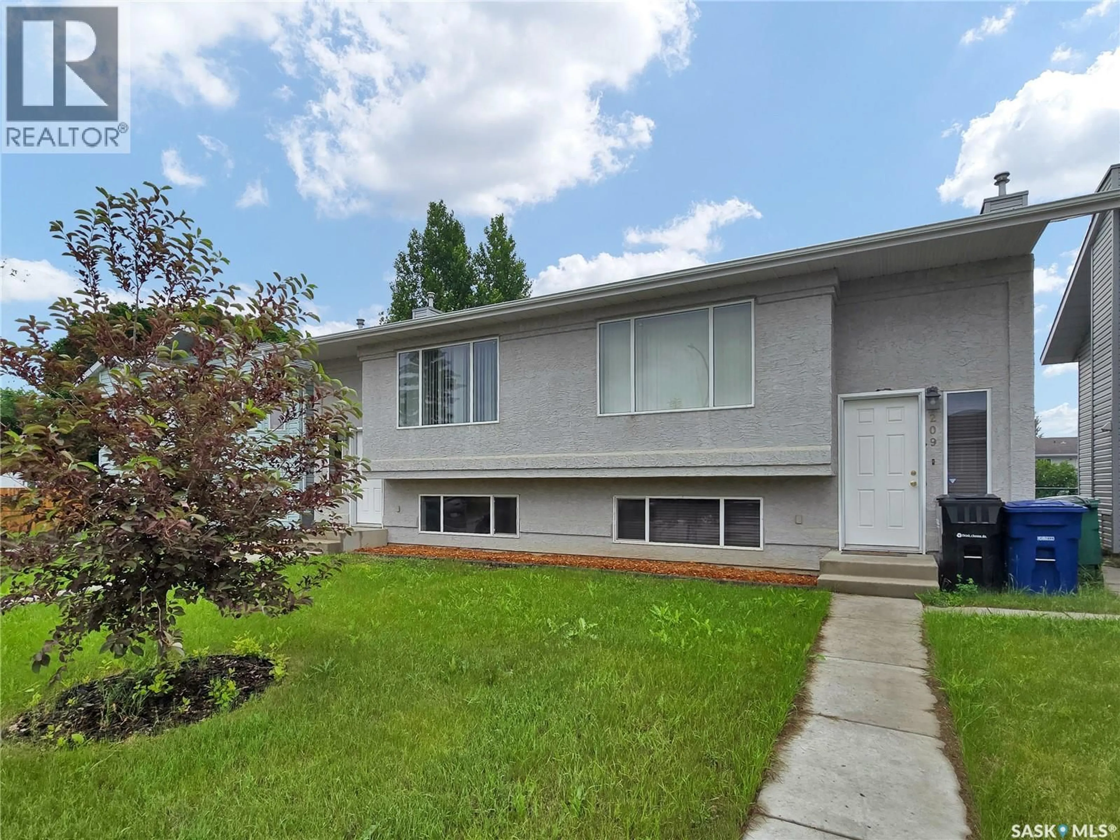 Home with vinyl exterior material, street for 209 HEDLEY STREET, Saskatoon Saskatchewan S7N1Z9