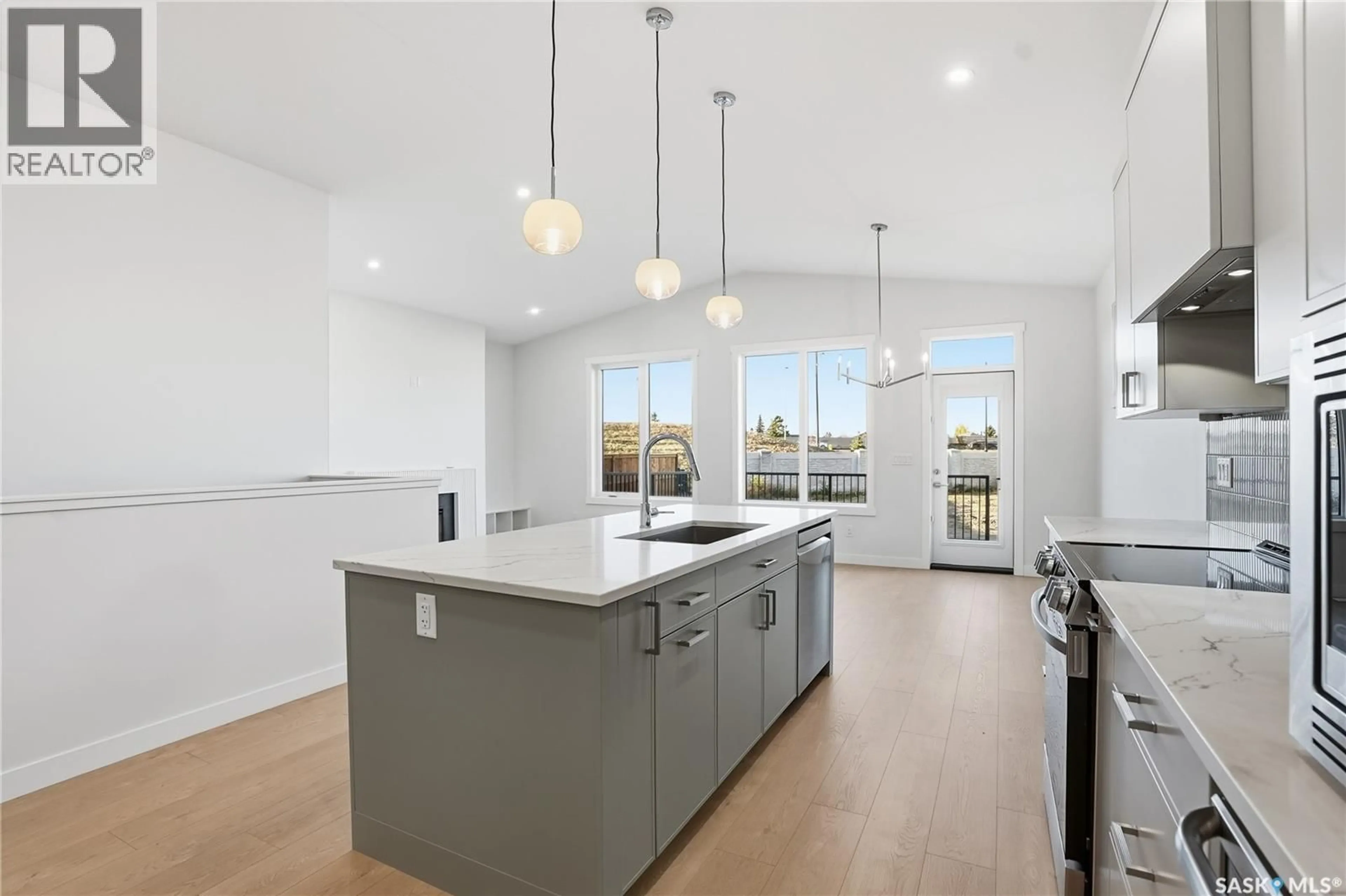 Open concept kitchen, unknown for 459 TRAEGER CLOSE, Saskatoon Saskatchewan S7V1W2
