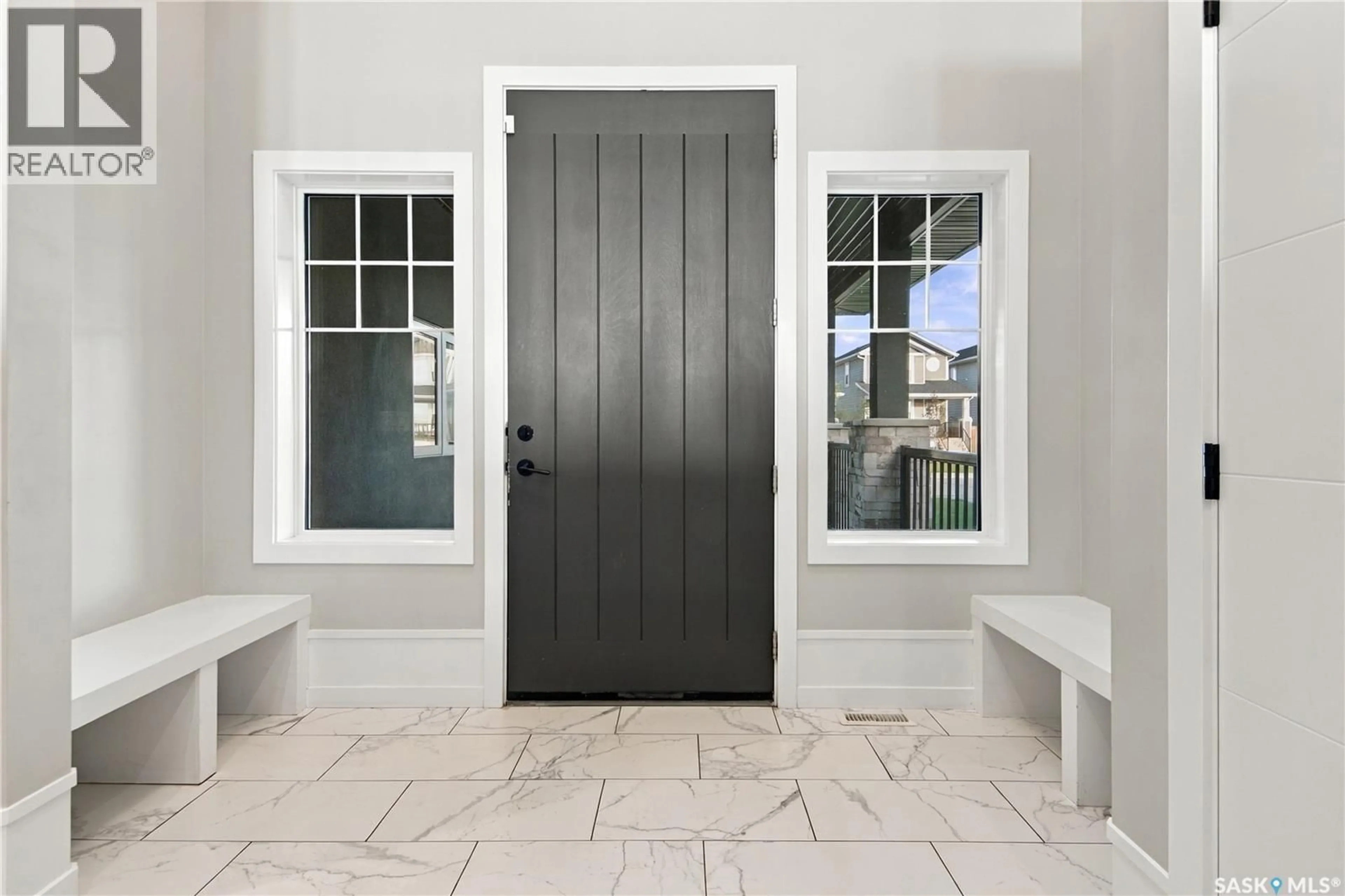 Indoor entryway for 207 GREYEYES-STEELE WAY, Saskatoon Saskatchewan S7V0M6