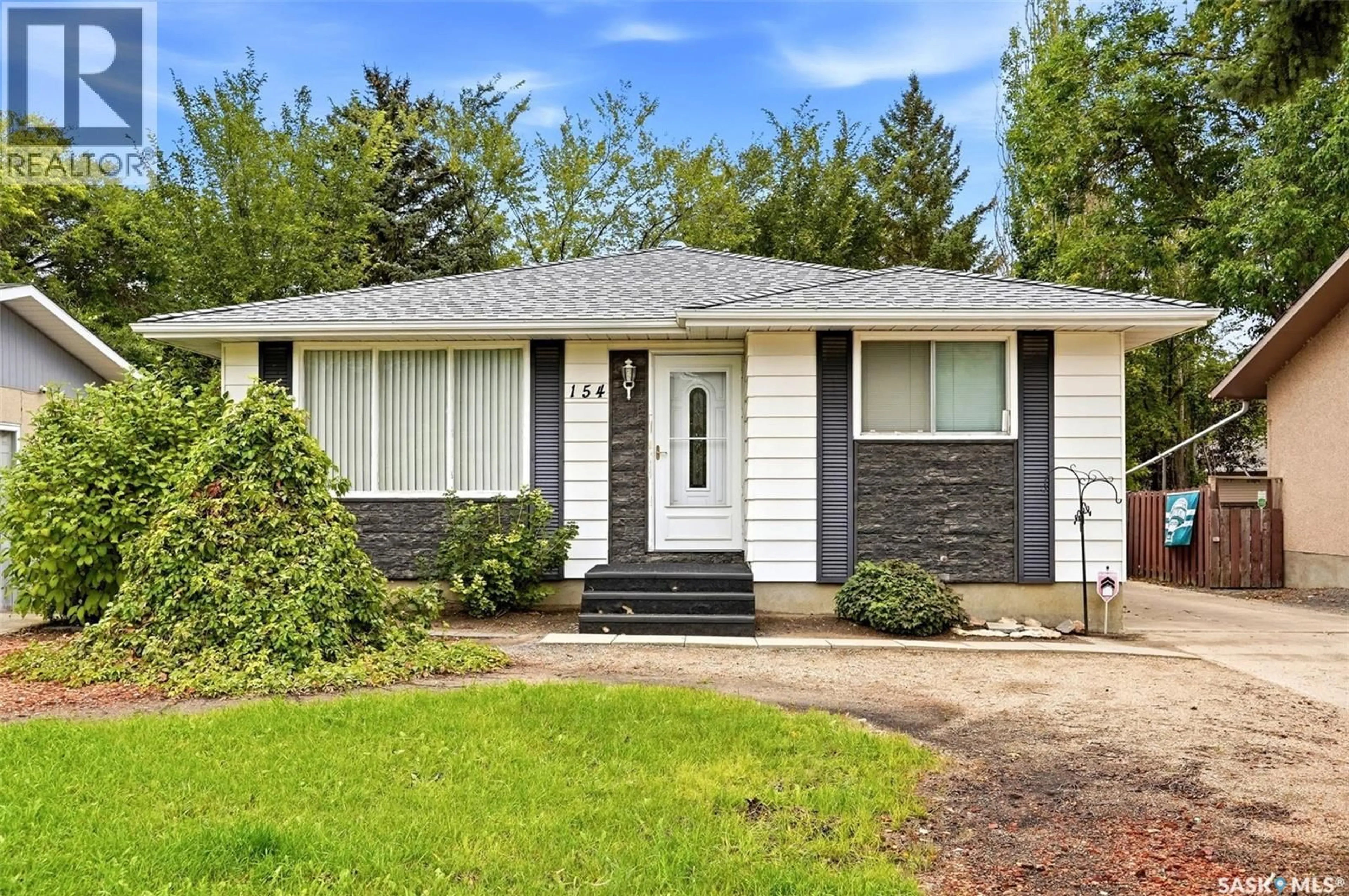 Home with vinyl exterior material, street for 154 SANGSTER BOULEVARD, Regina Saskatchewan S4R6L5