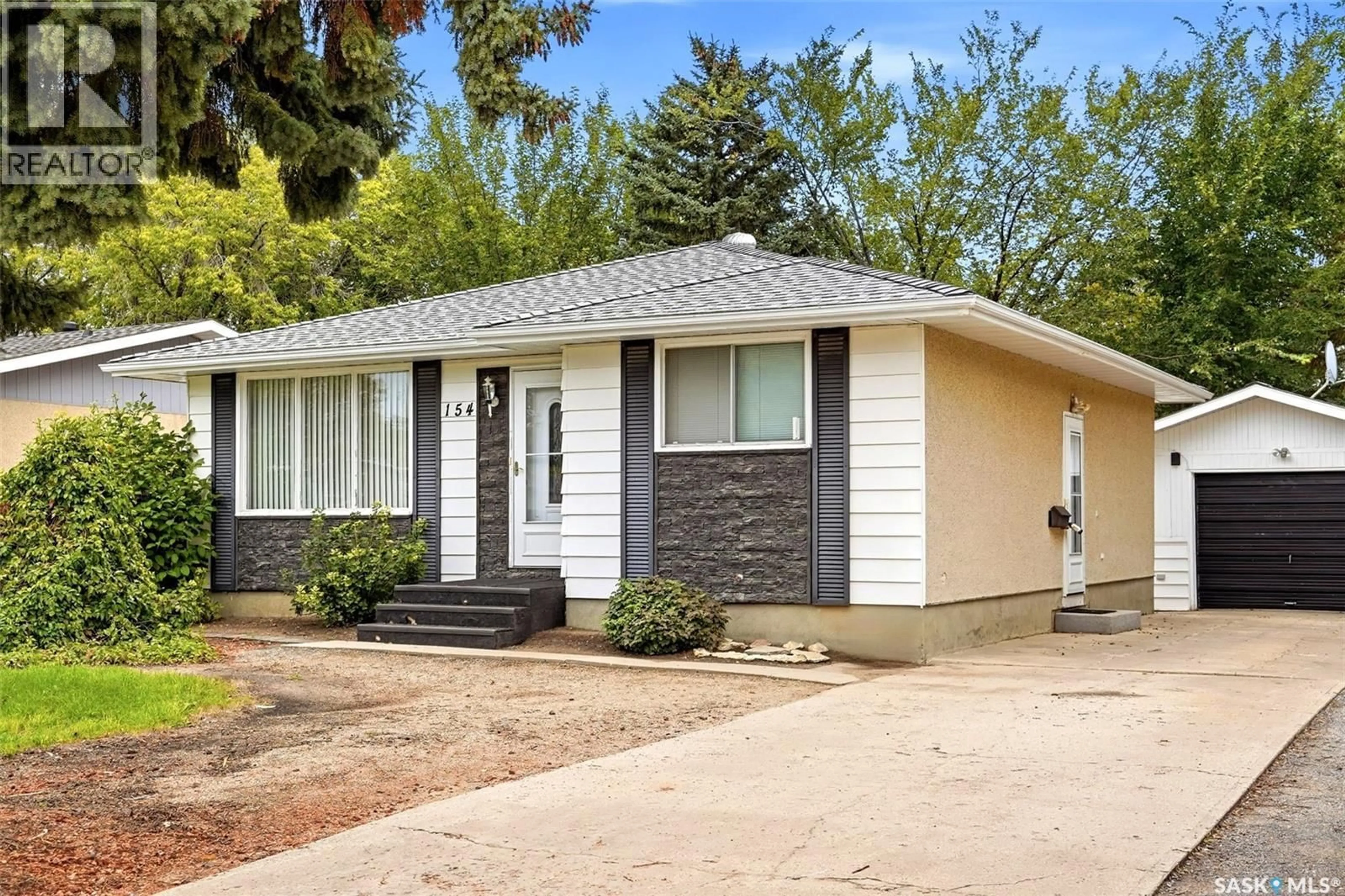 Home with vinyl exterior material, street for 154 SANGSTER BOULEVARD, Regina Saskatchewan S4R6L5