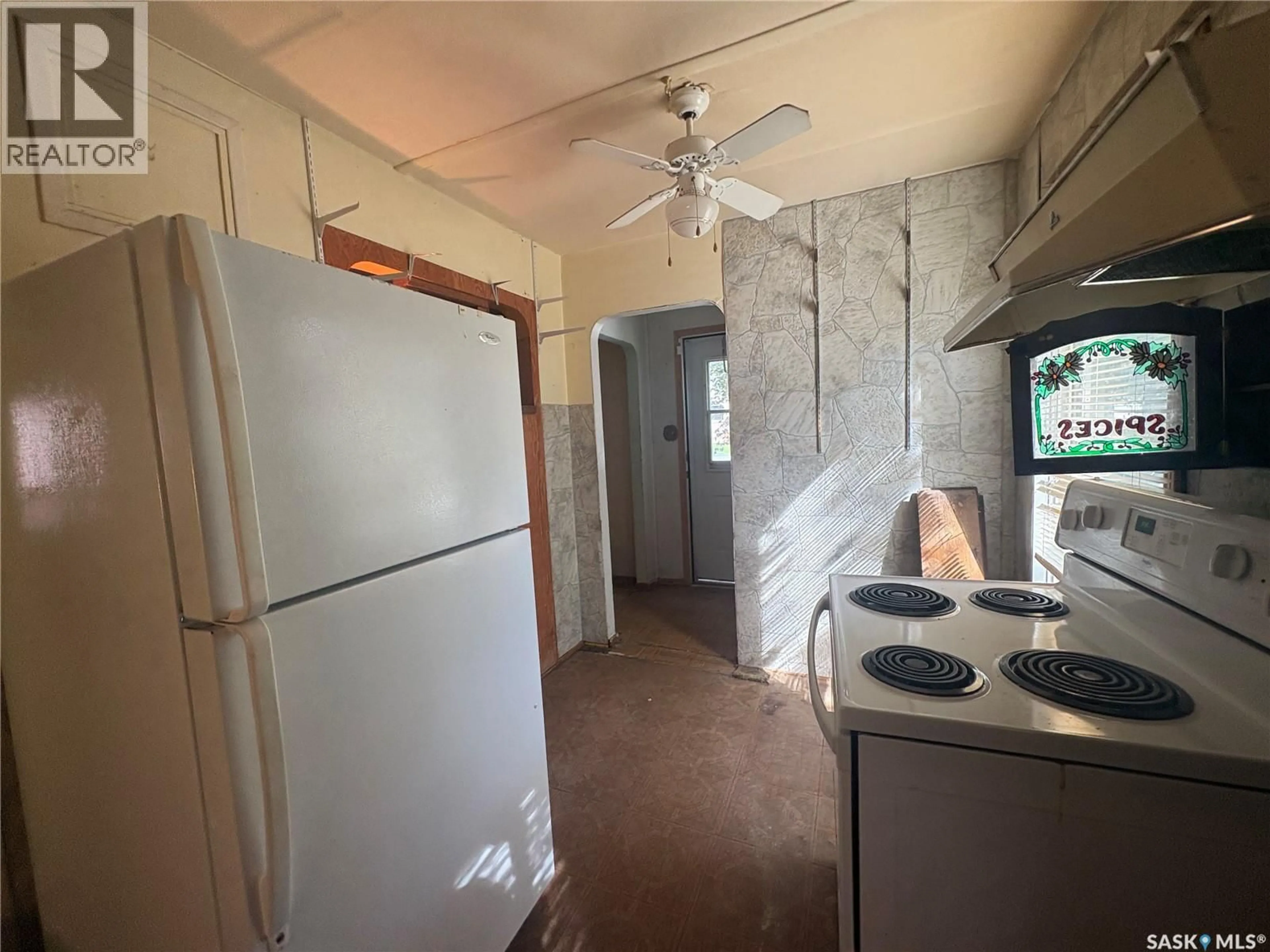 Standard kitchen, unknown for 1246 QUEEN STREET, Regina Saskatchewan S4T4B4