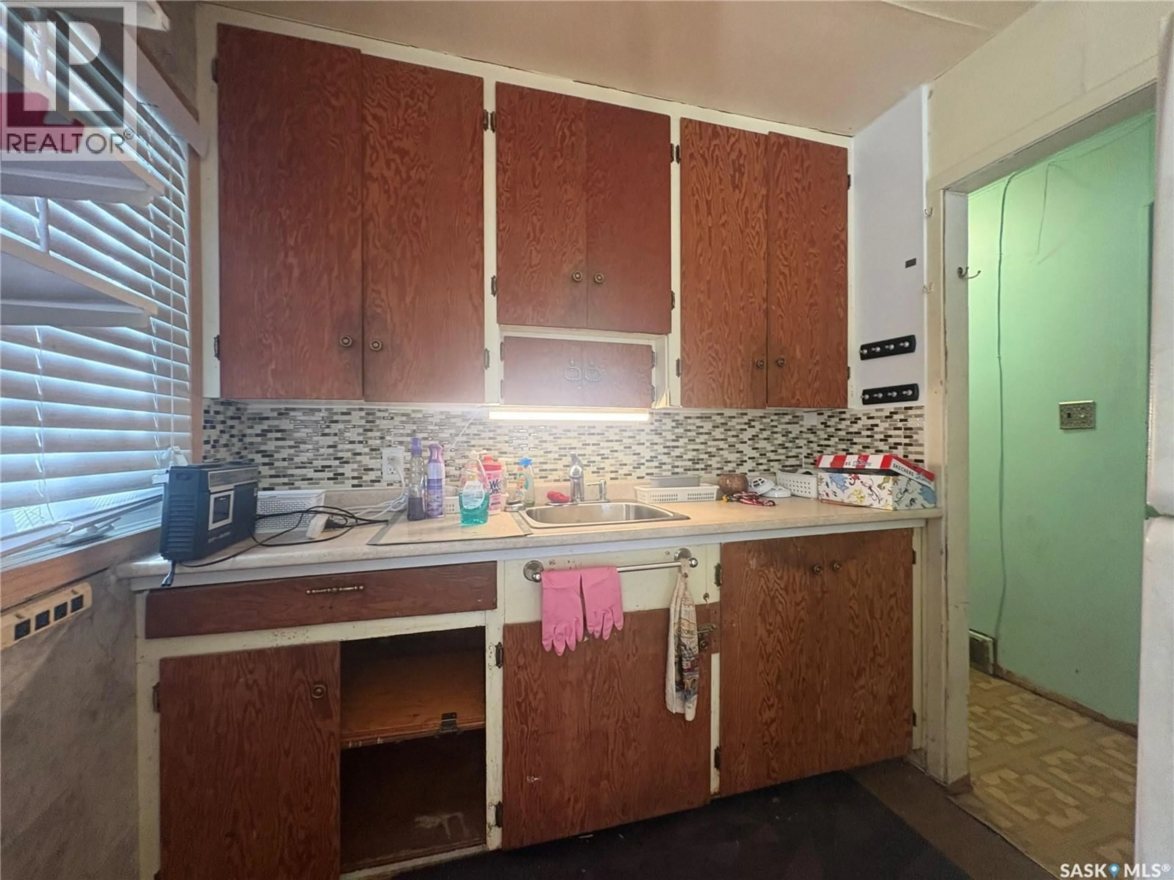 Standard kitchen, unknown for 1246 QUEEN STREET, Regina Saskatchewan S4T4B4