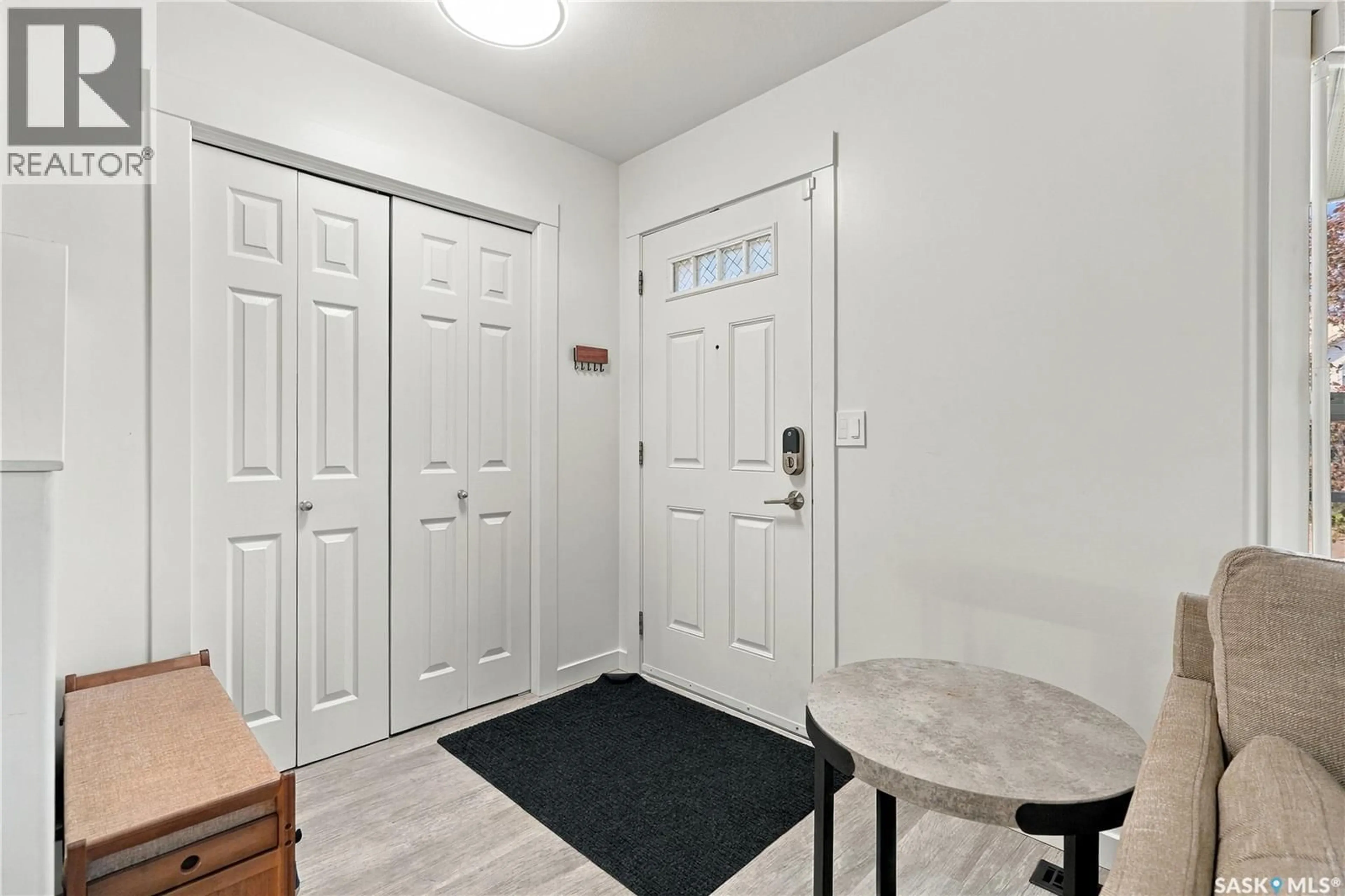 Indoor entryway for 302 GORDON ROAD, Saskatoon Saskatchewan S7T0A3