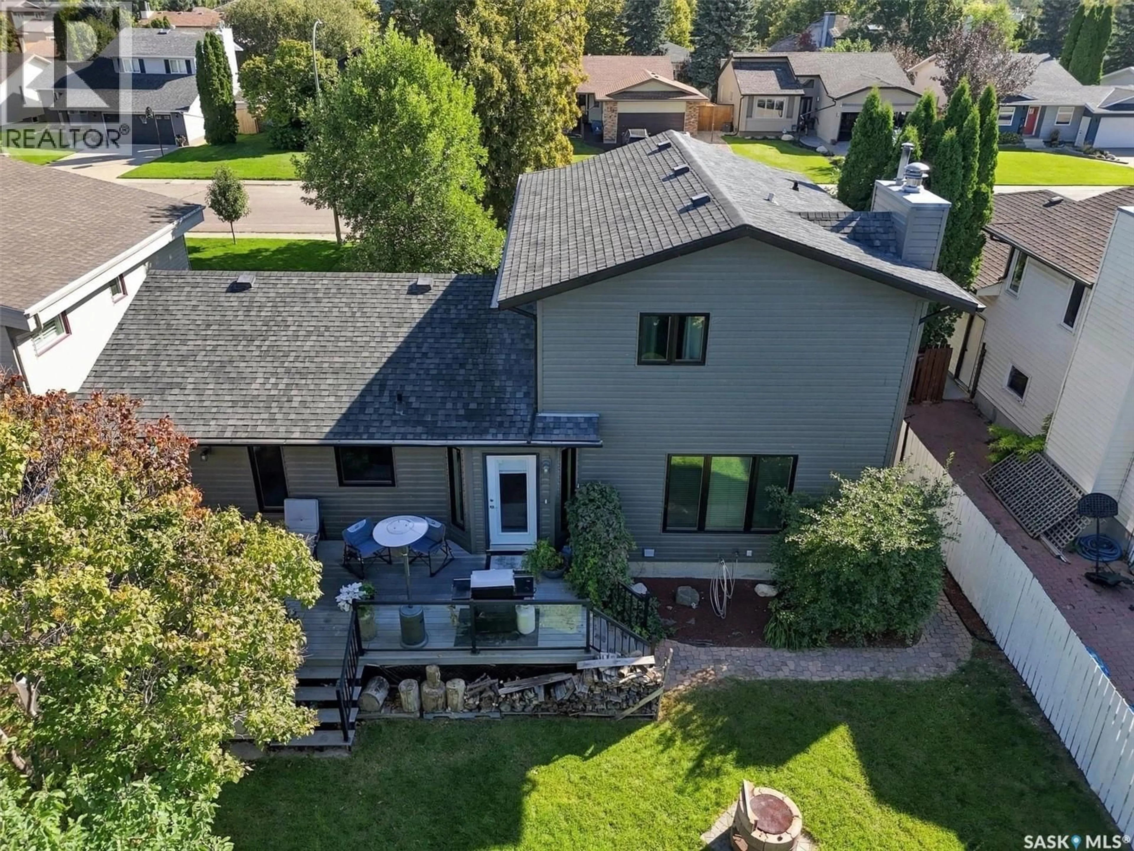 A pic from outside/outdoor area/front of a property/back of a property/a pic from drone, unknown for 139 NEUSCH CRESCENT, Saskatoon Saskatchewan S7K7V4