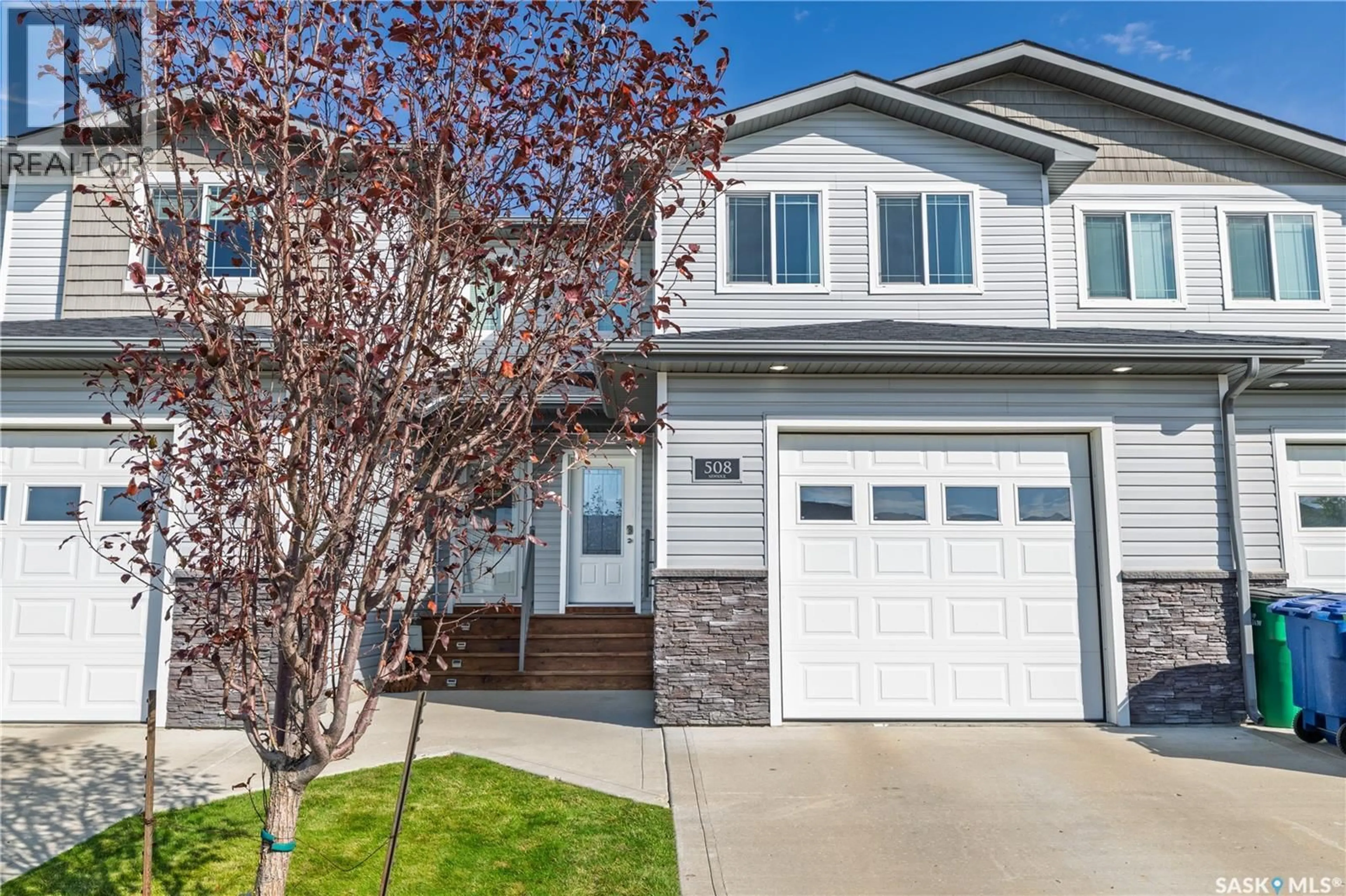 Home with vinyl exterior material, street for 940 - 508 BRADLEY STREET, Moose Jaw Saskatchewan S6H5S3