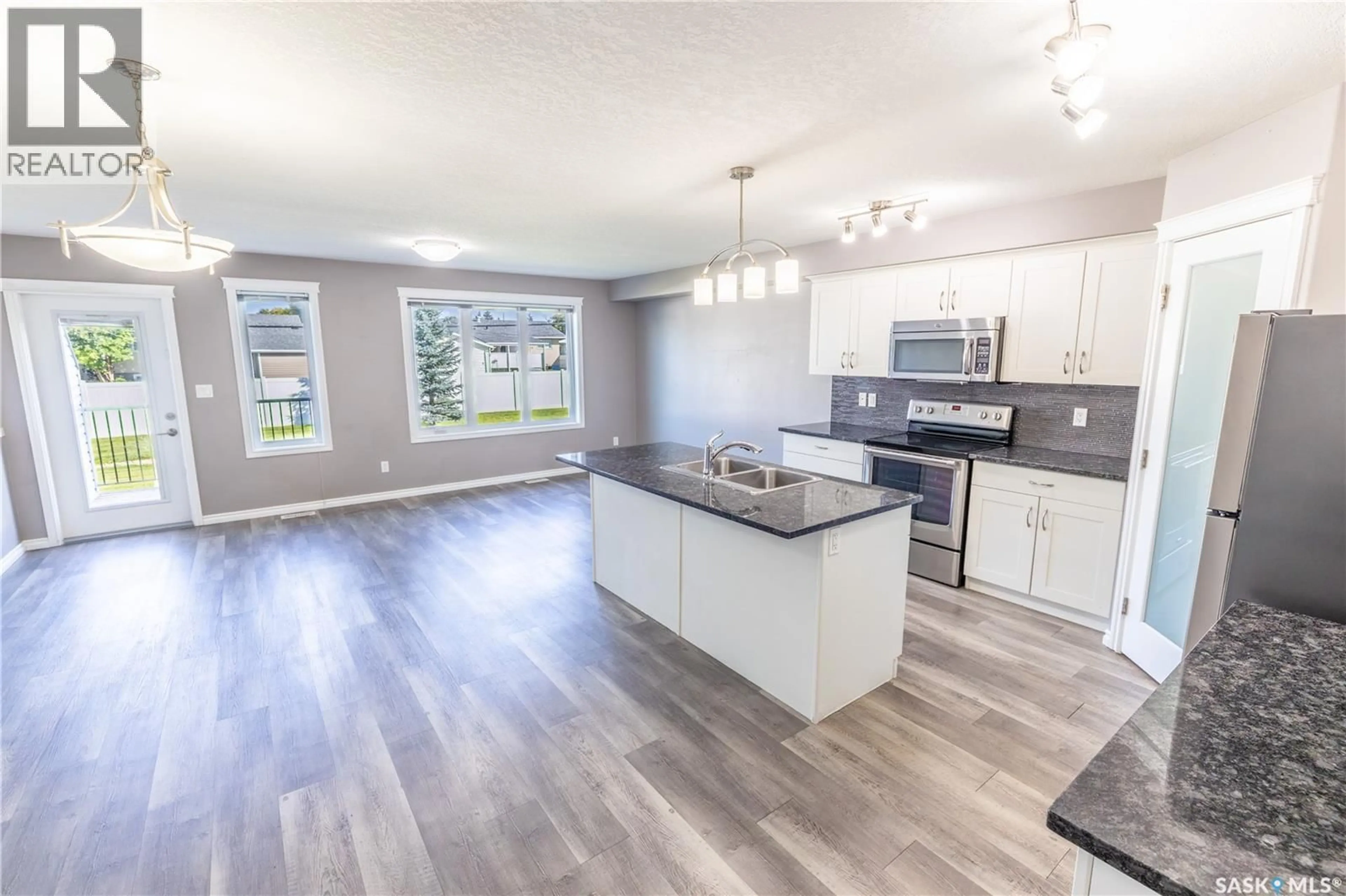 Open concept kitchen, unknown for 940 - 508 BRADLEY STREET, Moose Jaw Saskatchewan S6H5S3