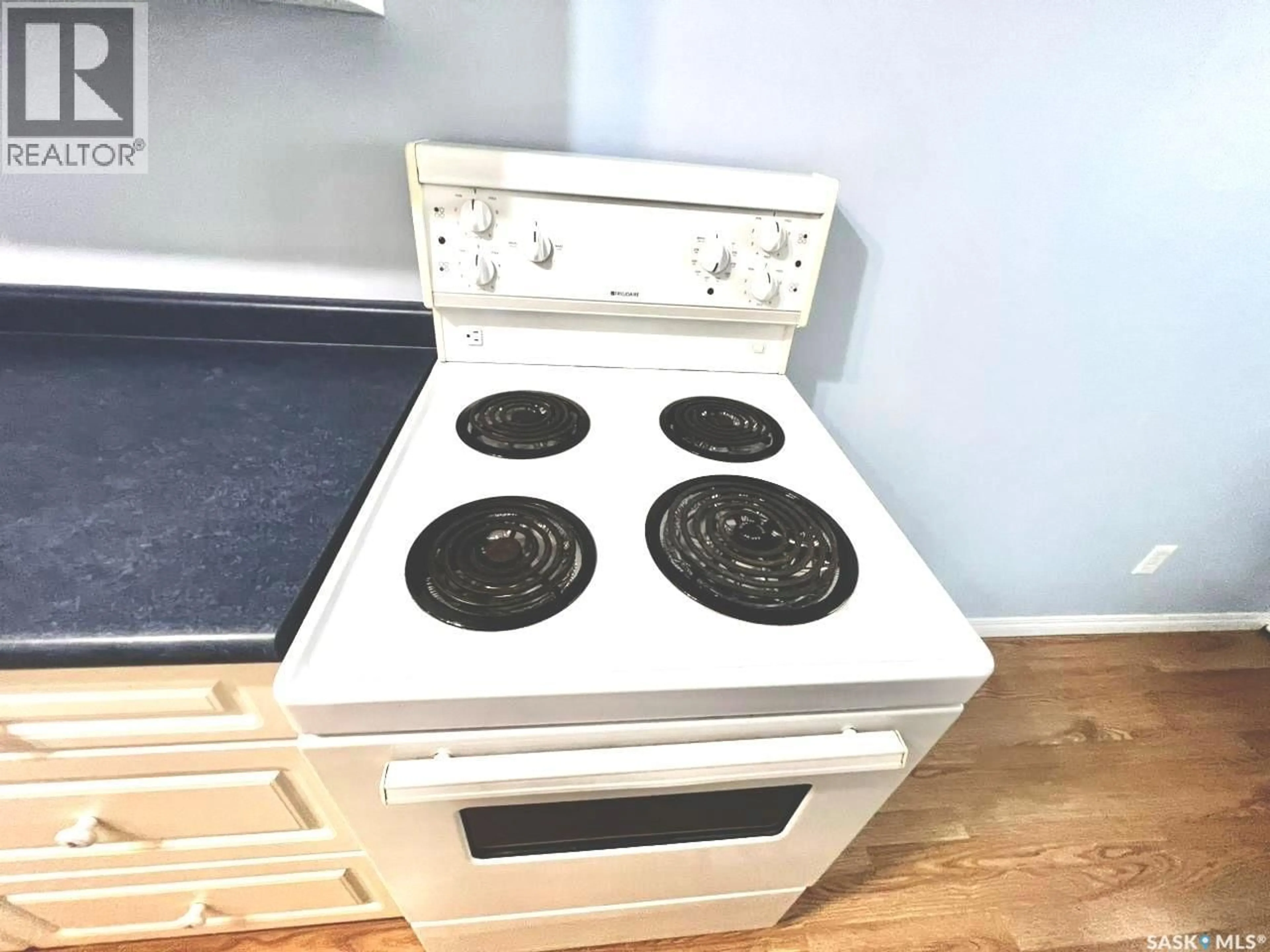 Standard kitchen, unknown for 2 3825 LUTHER PLACE, Saskatoon Saskatchewan S7H4B1