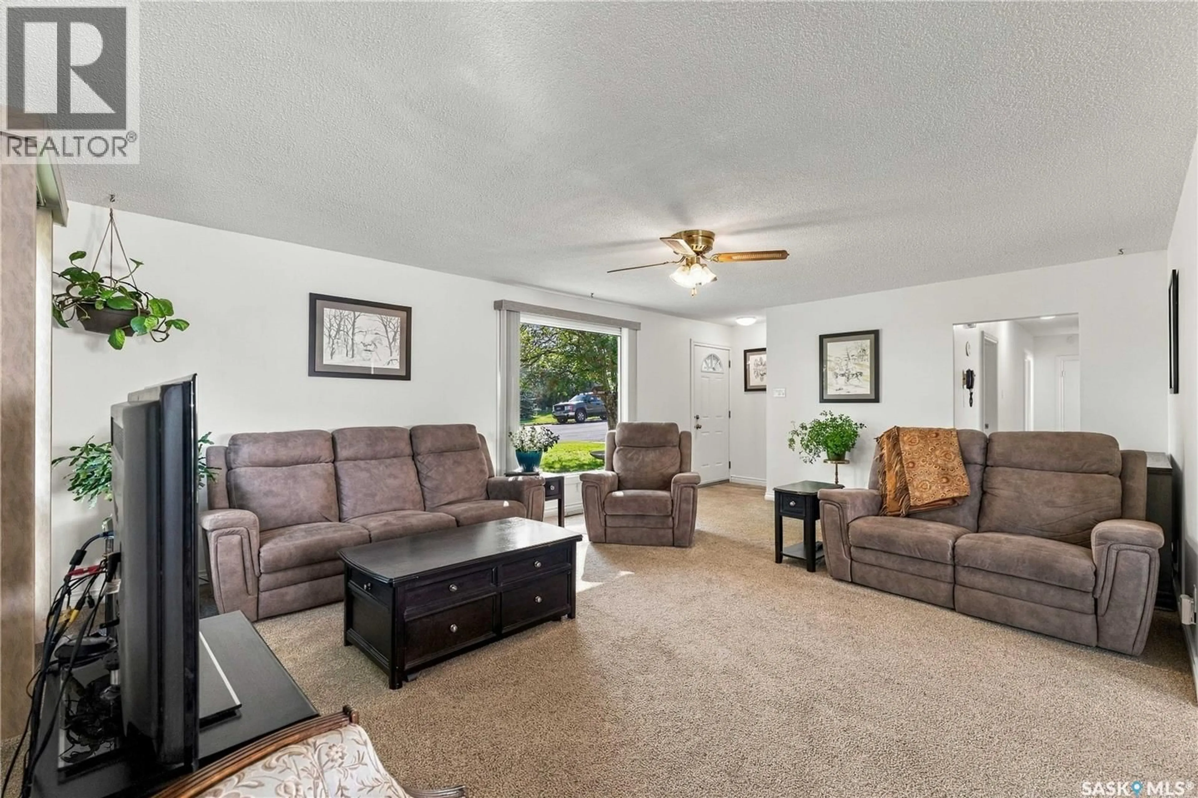 Living room with furniture, unknown for S - 537 T AVENUE, Saskatoon Saskatchewan S7M3B5