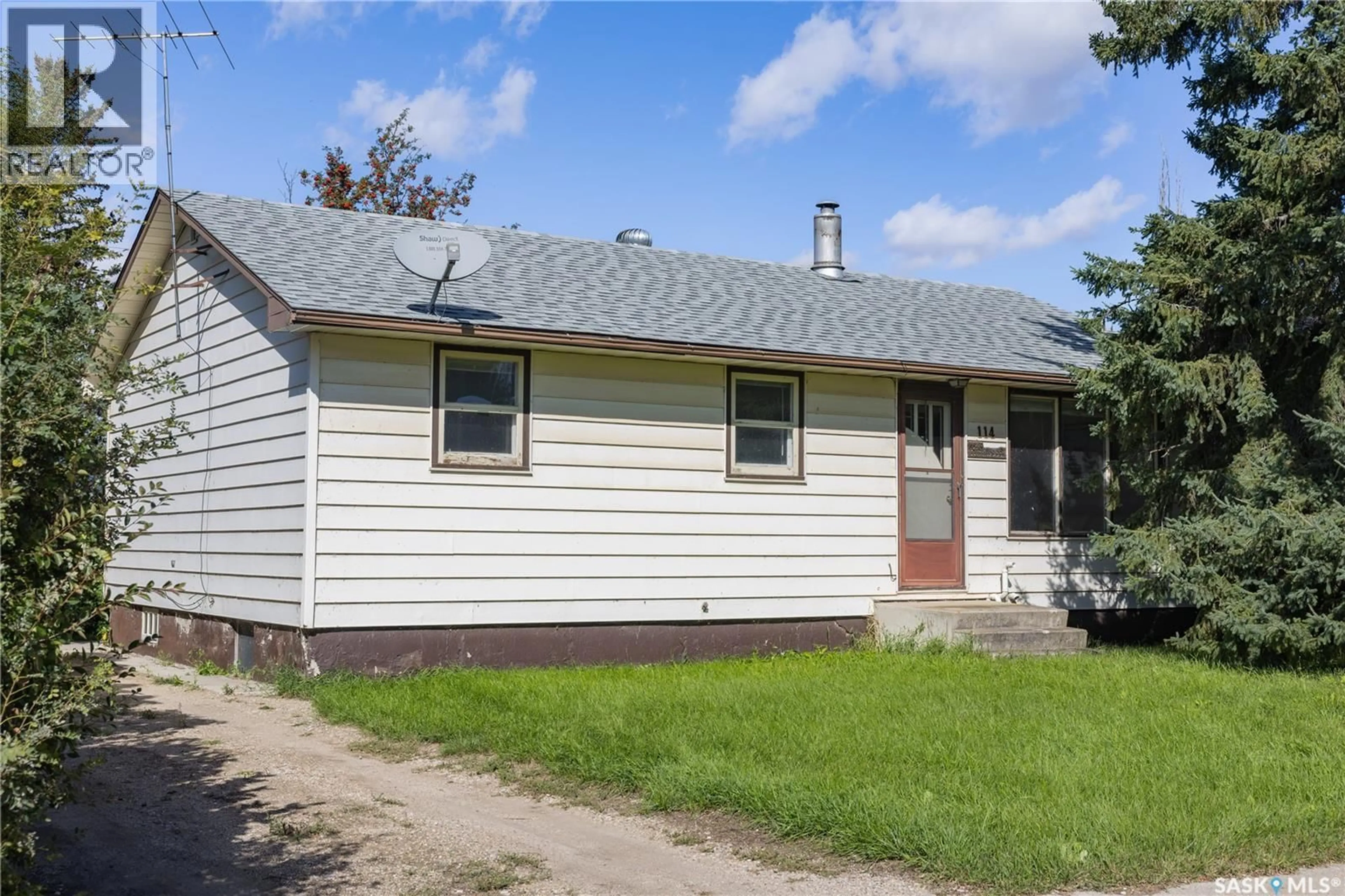 Home with vinyl exterior material, street for 114 COLBORNE AVENUE, Viscount Saskatchewan S0K4M0