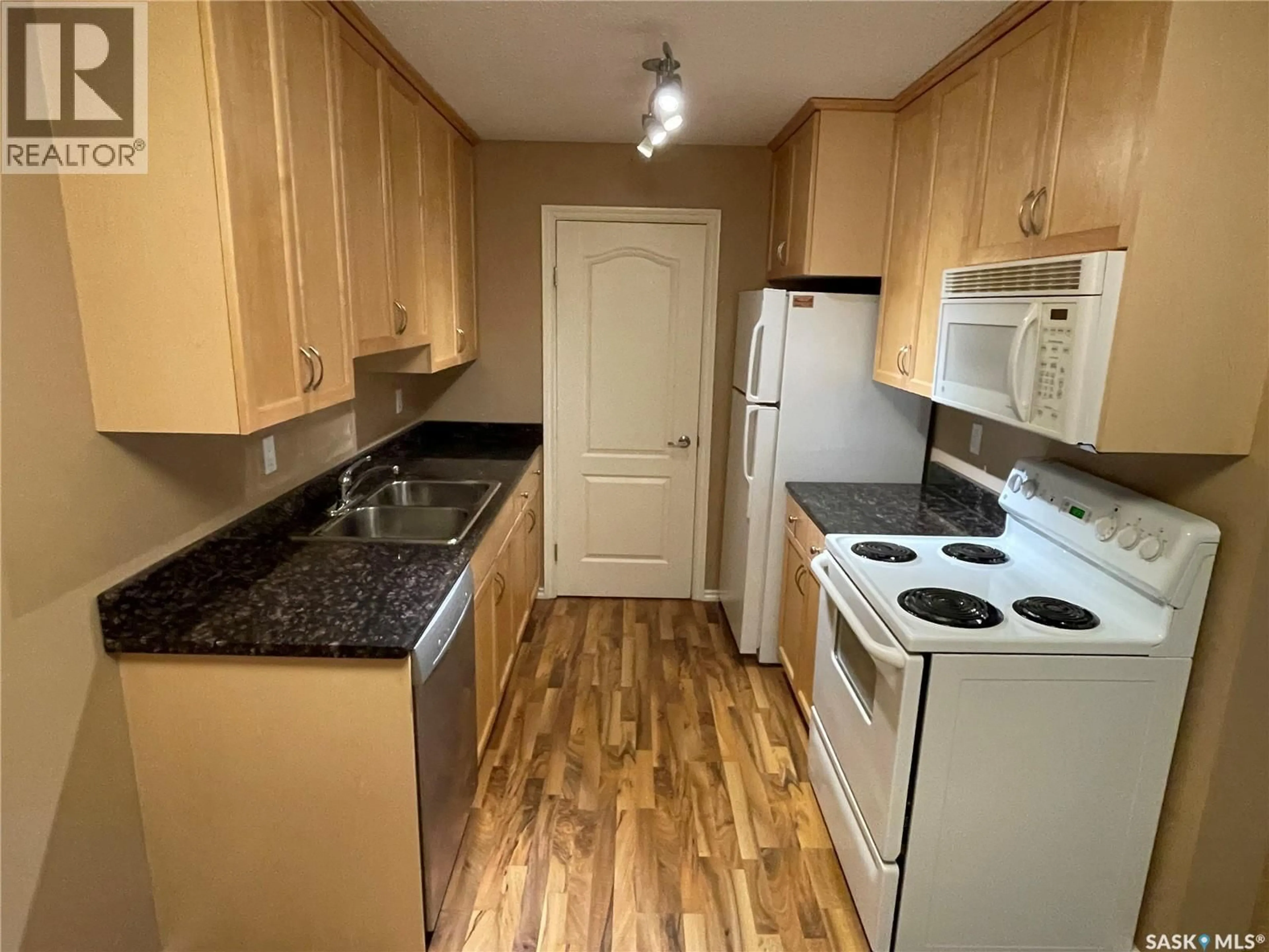 Standard kitchen, unknown for 204A1 - 1121 MCKERCHER DRIVE, Saskatoon Saskatchewan S7H5B8