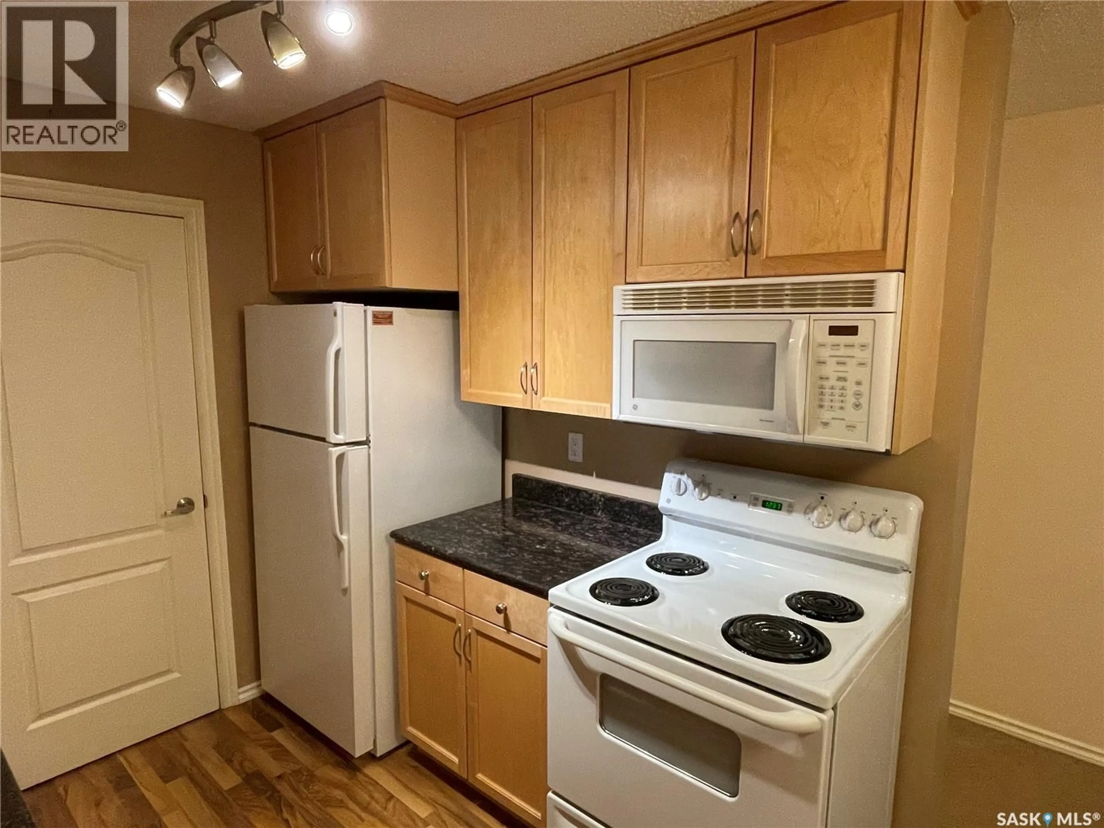 Standard kitchen, wood/laminate floor for 204A1 - 1121 MCKERCHER DRIVE, Saskatoon Saskatchewan S7H5B8
