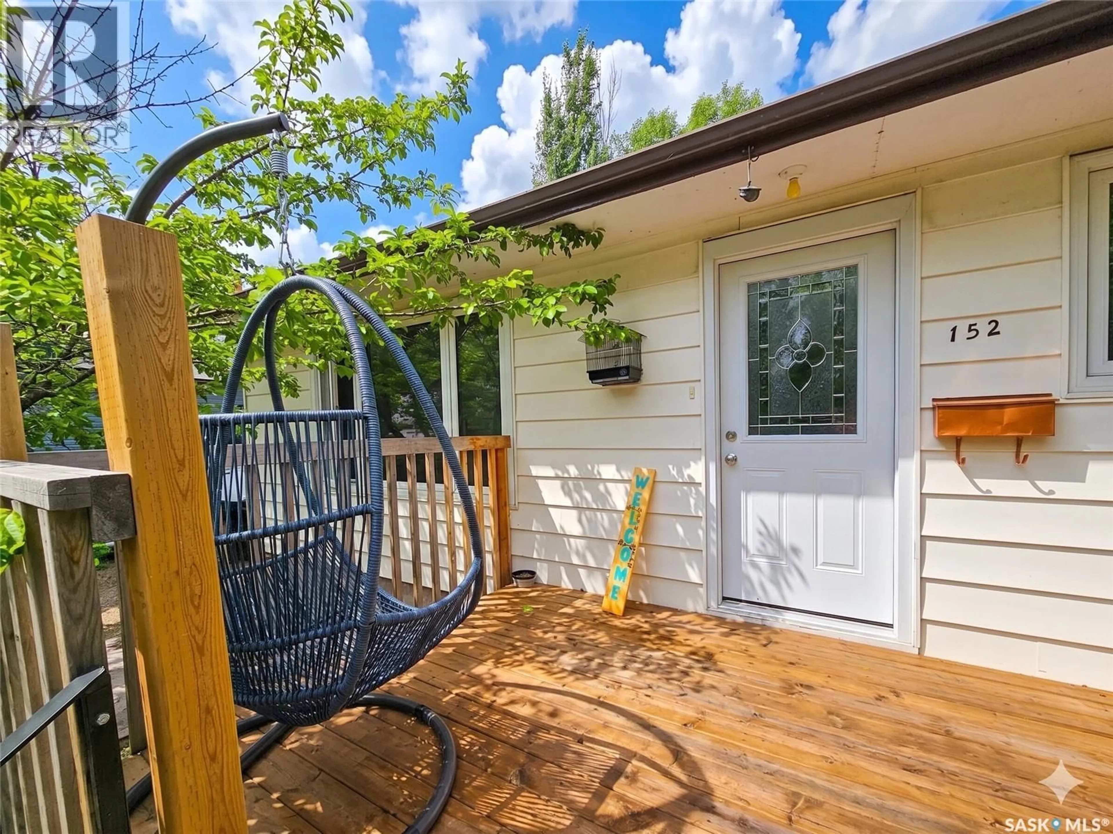 Patio, street for 152 5TH AVENUE, Swift Current Saskatchewan S9H3M7