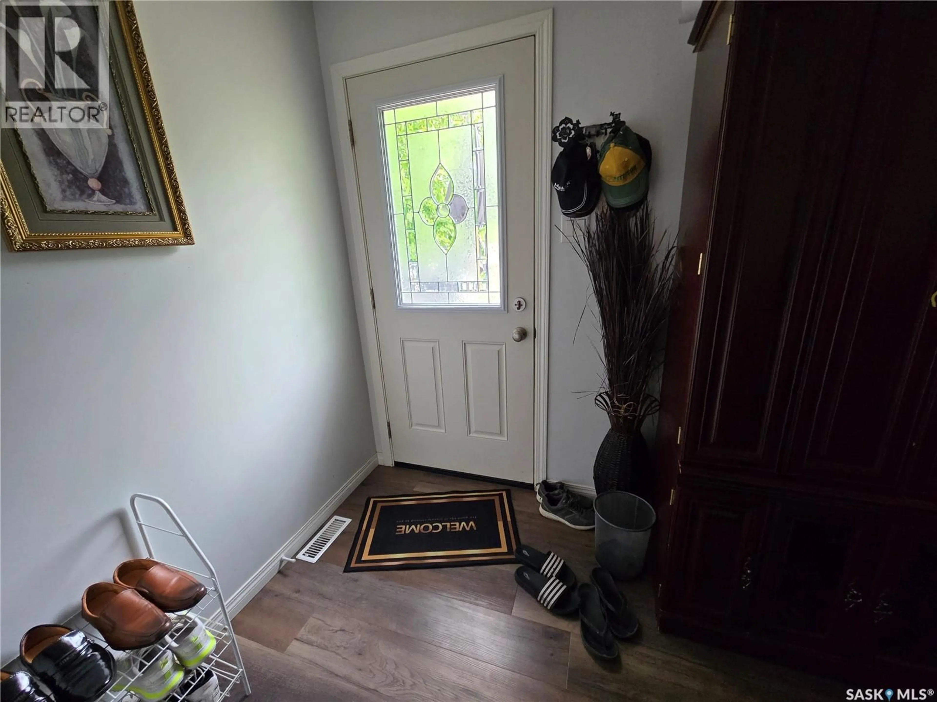 Indoor entryway for 152 5TH AVENUE, Swift Current Saskatchewan S9H3M7