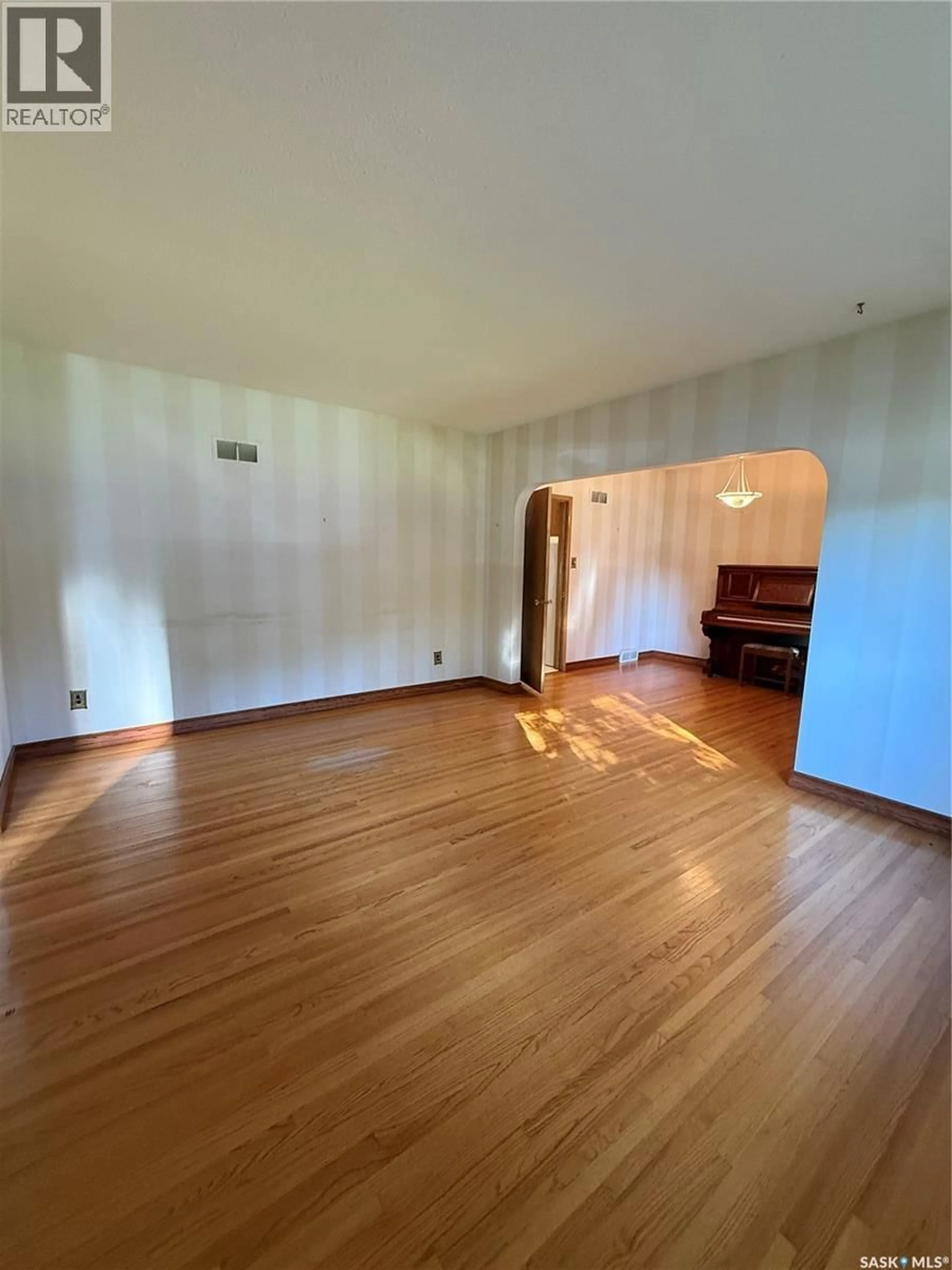 A pic of a room for 1204 EWART AVENUE, Saskatoon Saskatchewan S7H2K3