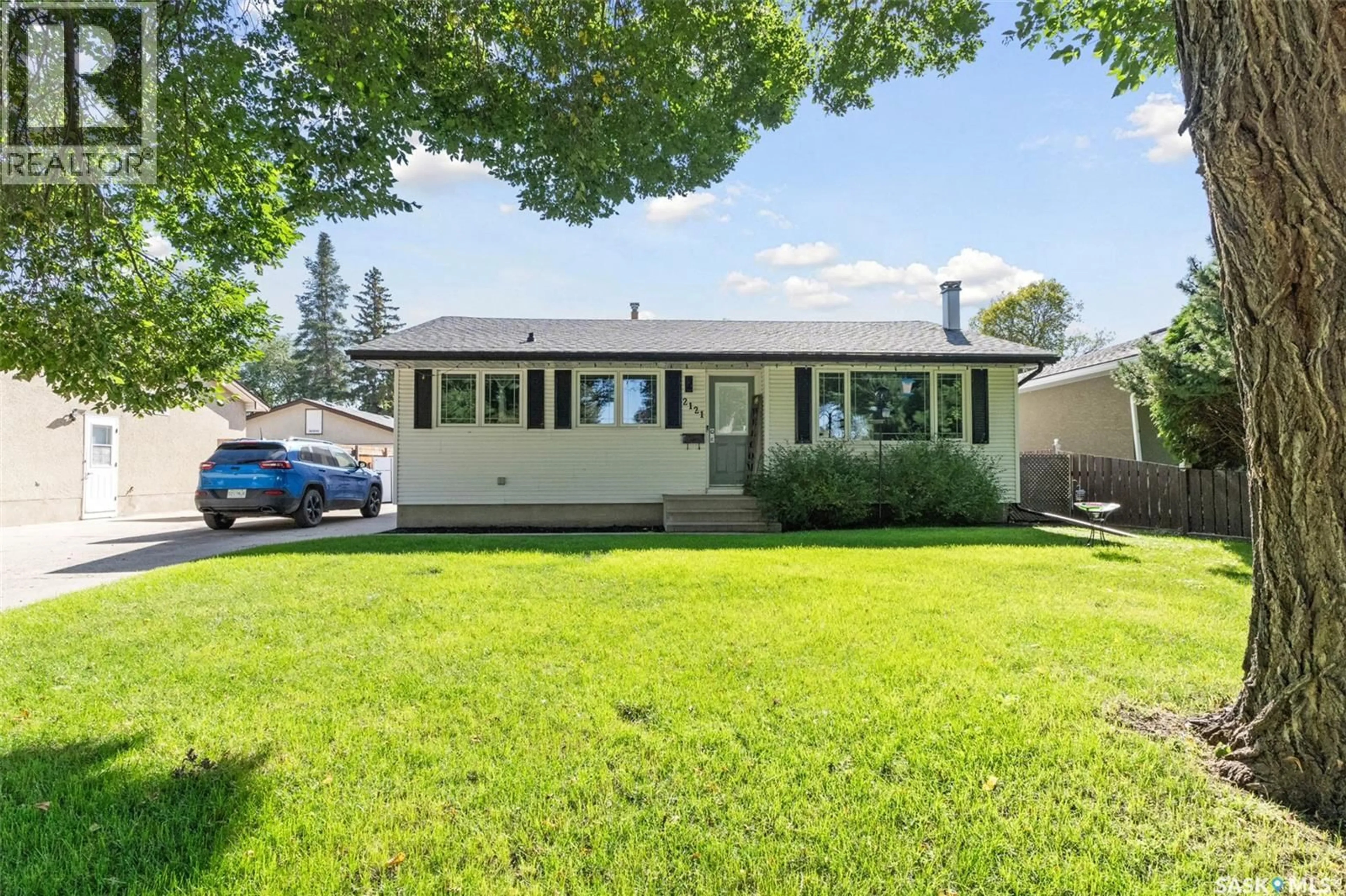 Home with vinyl exterior material, street for 2121 RICHARDSON ROAD, Saskatoon Saskatchewan S7L4B9