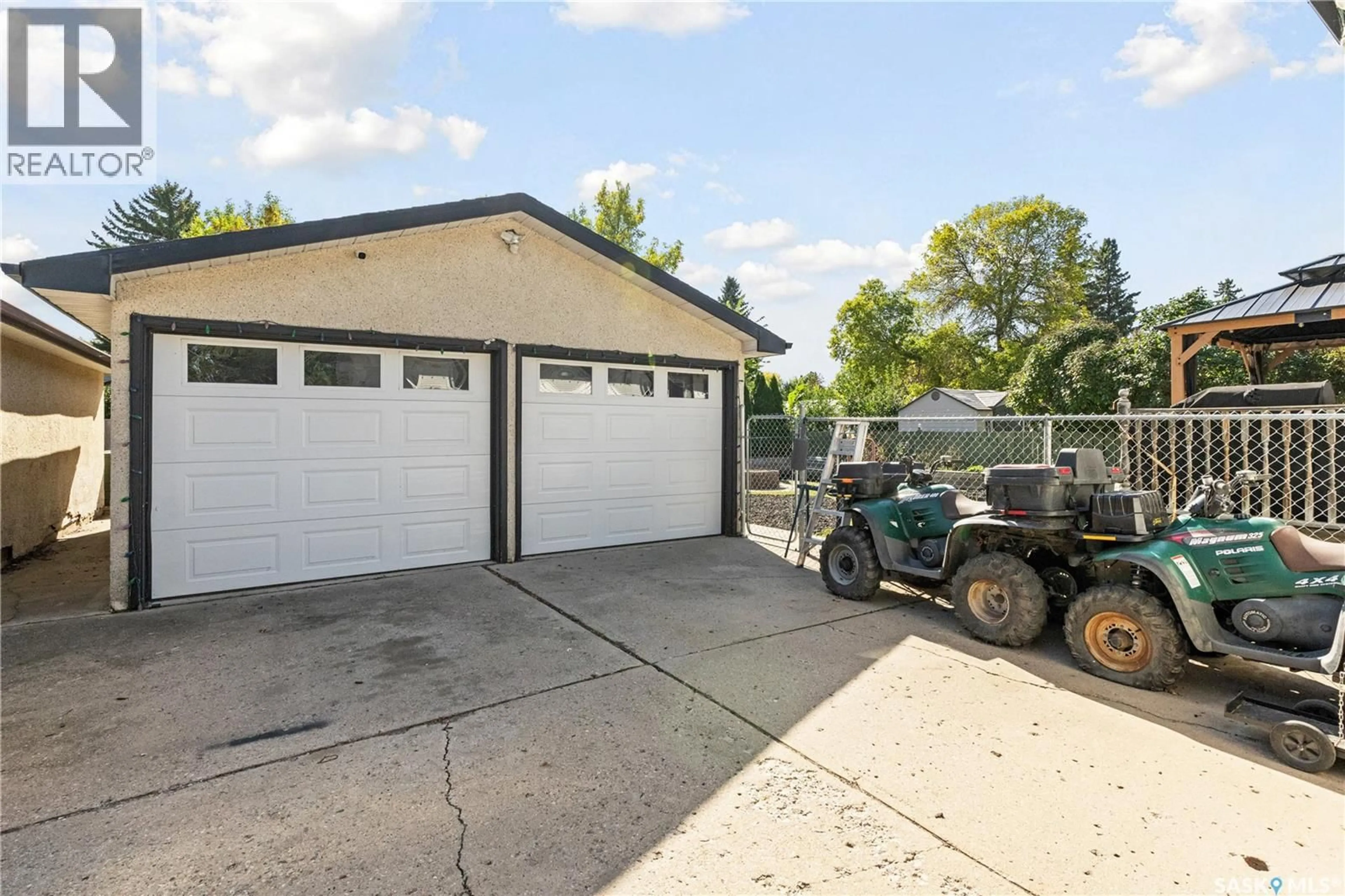 Indoor garage for 2121 RICHARDSON ROAD, Saskatoon Saskatchewan S7L4B9