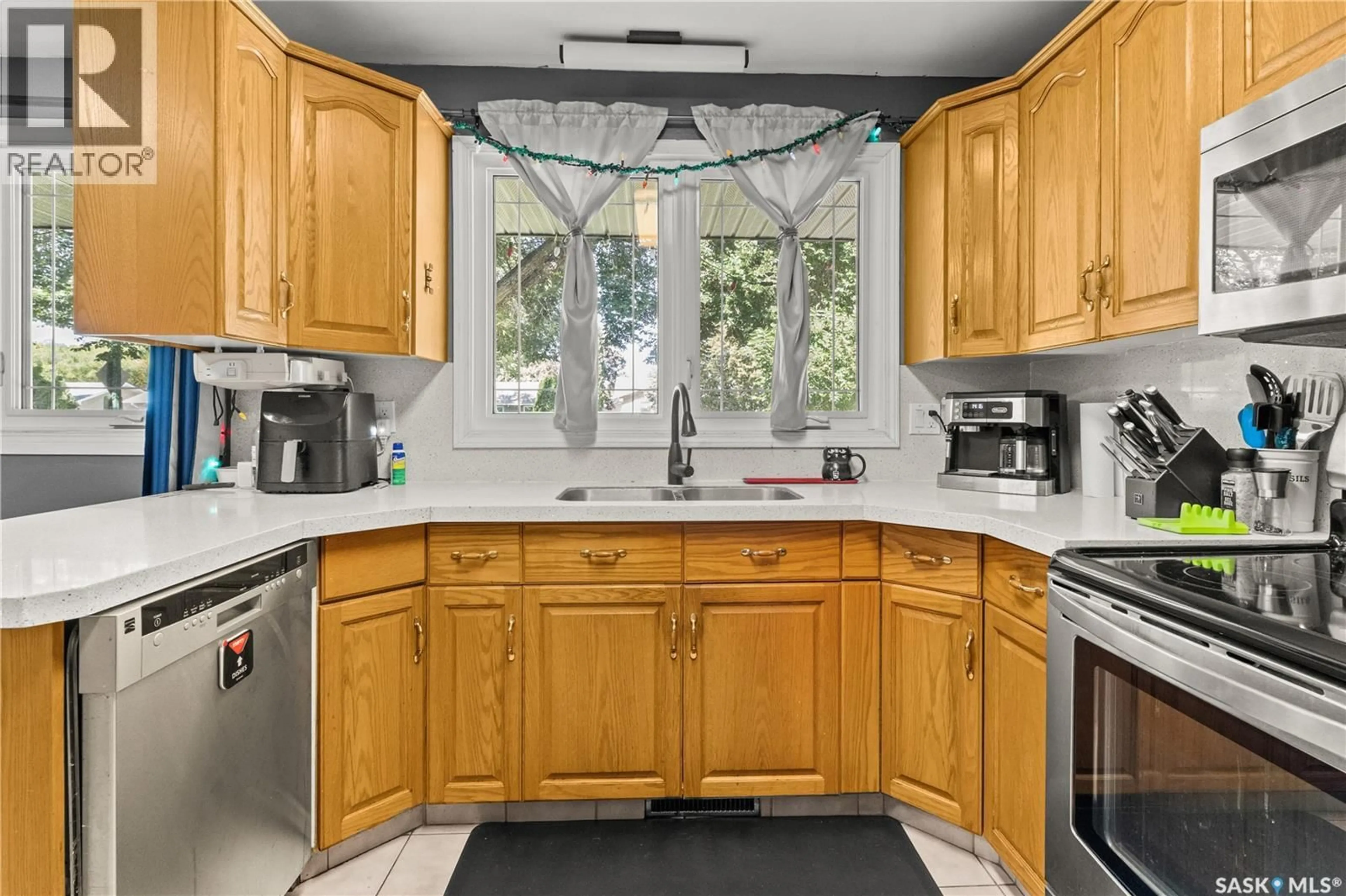 Standard kitchen, ceramic/tile floor for 2121 RICHARDSON ROAD, Saskatoon Saskatchewan S7L4B9