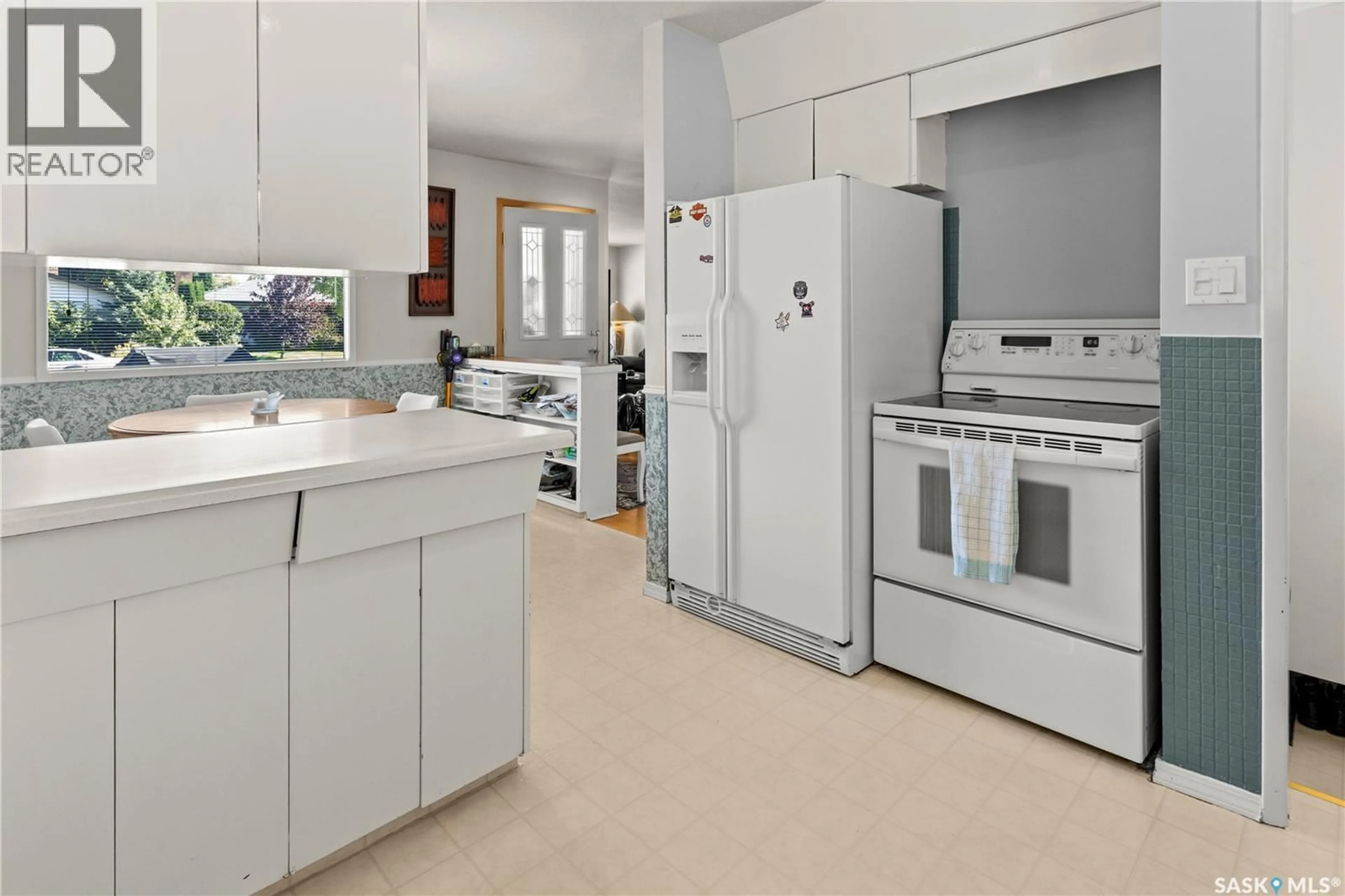 Standard kitchen, ceramic/tile floor for 1524 ARGYLE AVENUE, Saskatoon Saskatchewan S7H2W5