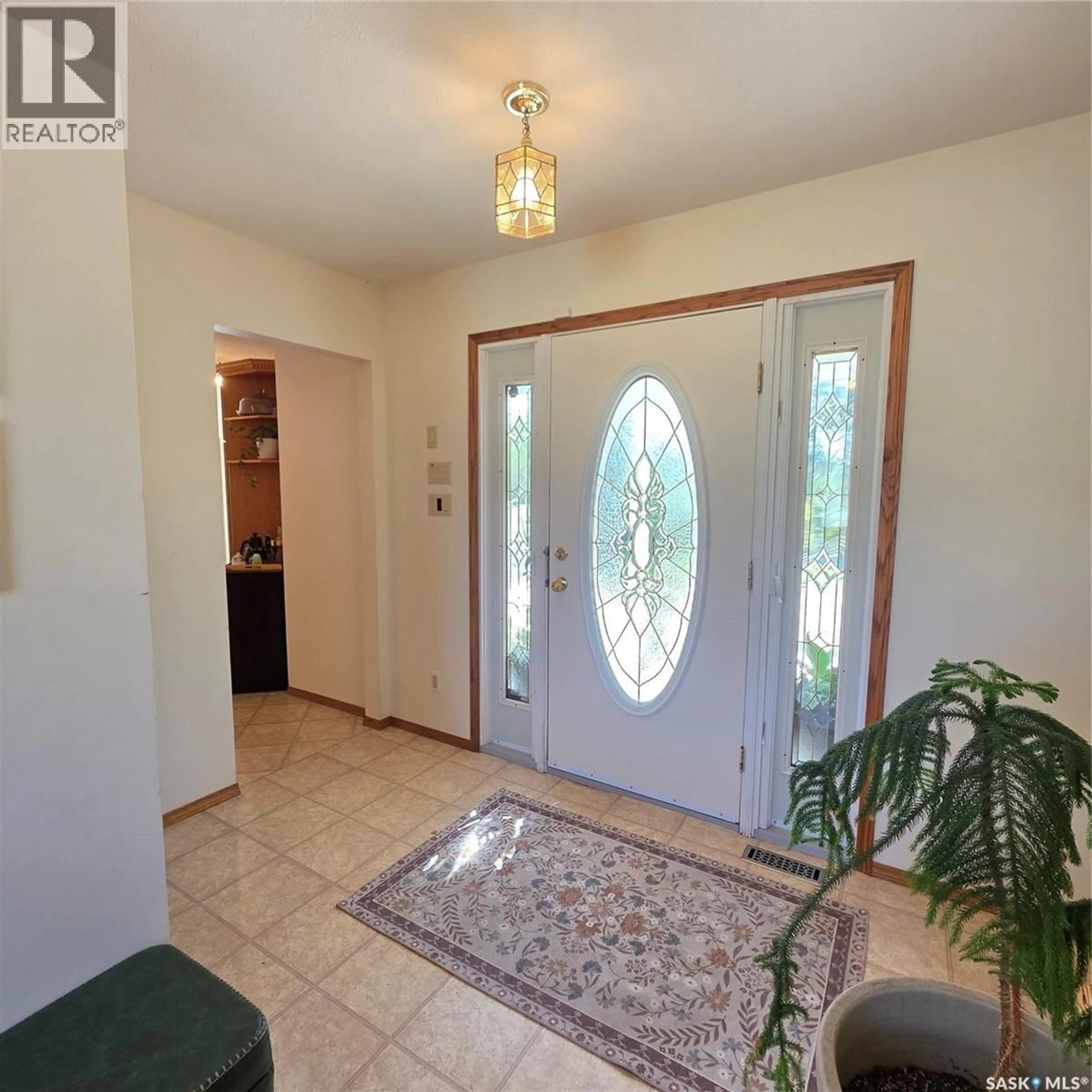 Indoor entryway for 549 RUSS-STAN ROAD, Prince Albert Rm No. 461 Saskatchewan S6V5P8