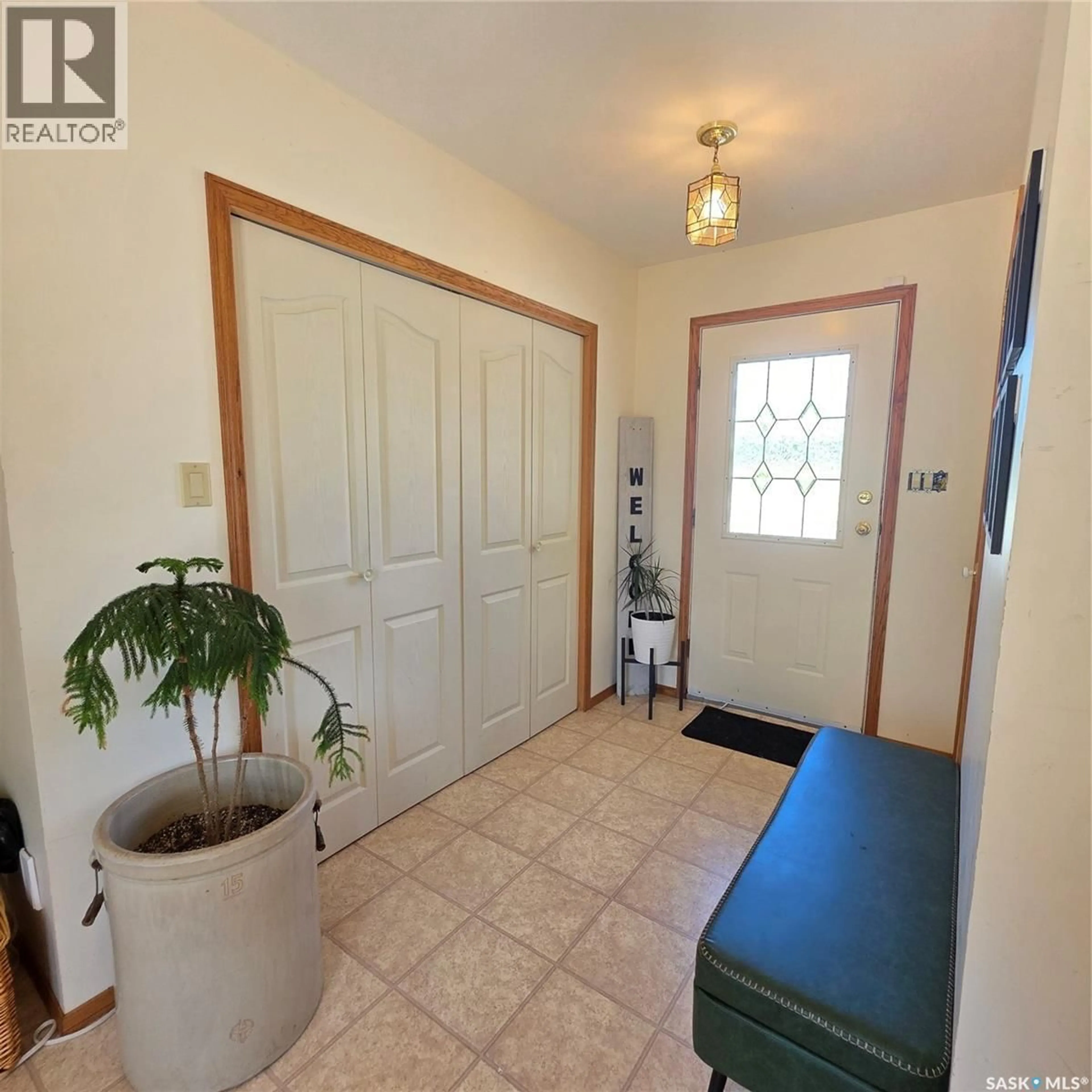 Indoor entryway for 549 RUSS-STAN ROAD, Prince Albert Rm No. 461 Saskatchewan S6V5P8