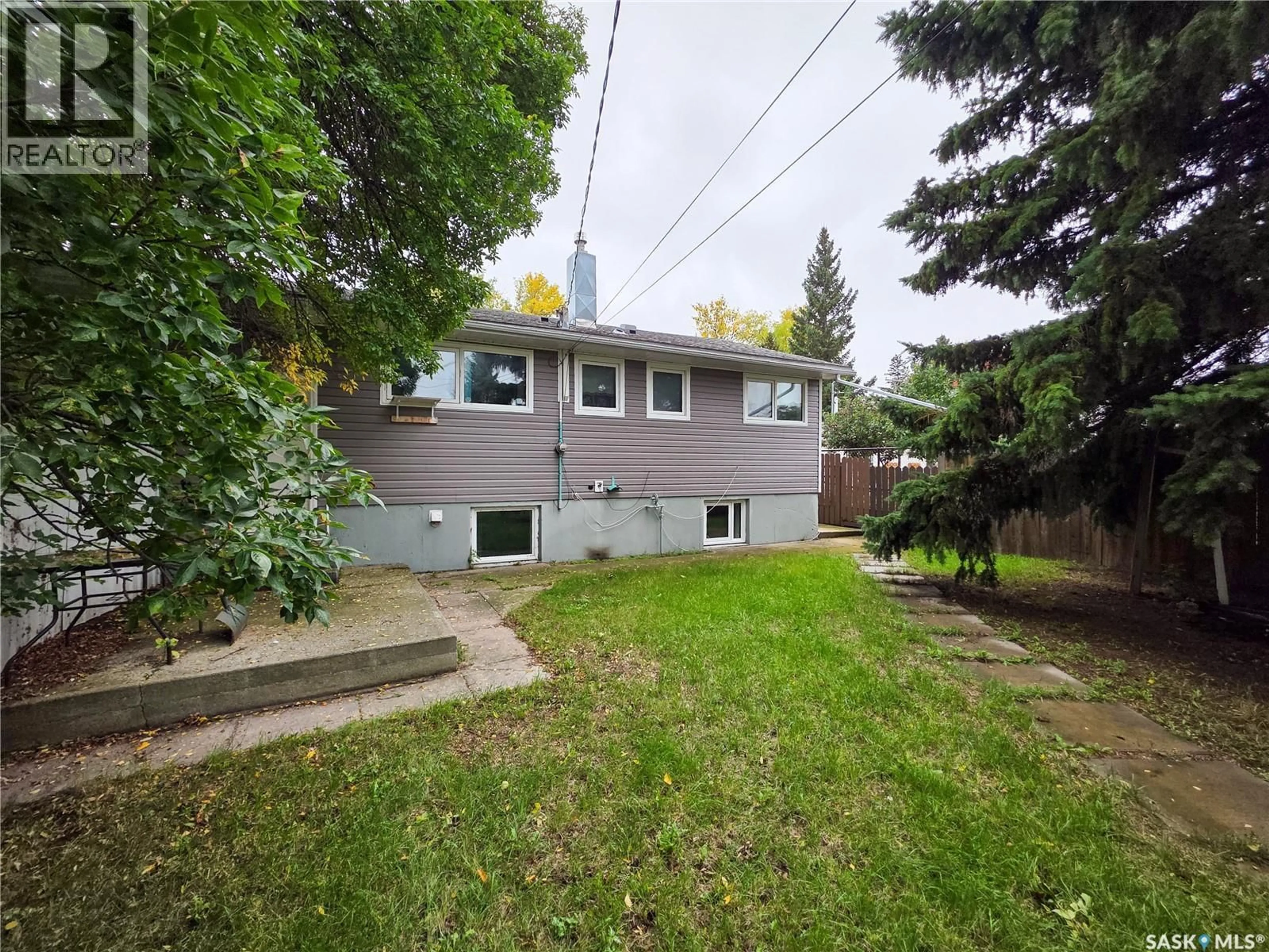 A pic from outside/outdoor area/front of a property/back of a property/a pic from drone, street for 138 6TH AVENUE, Melville Saskatchewan S0A2P0