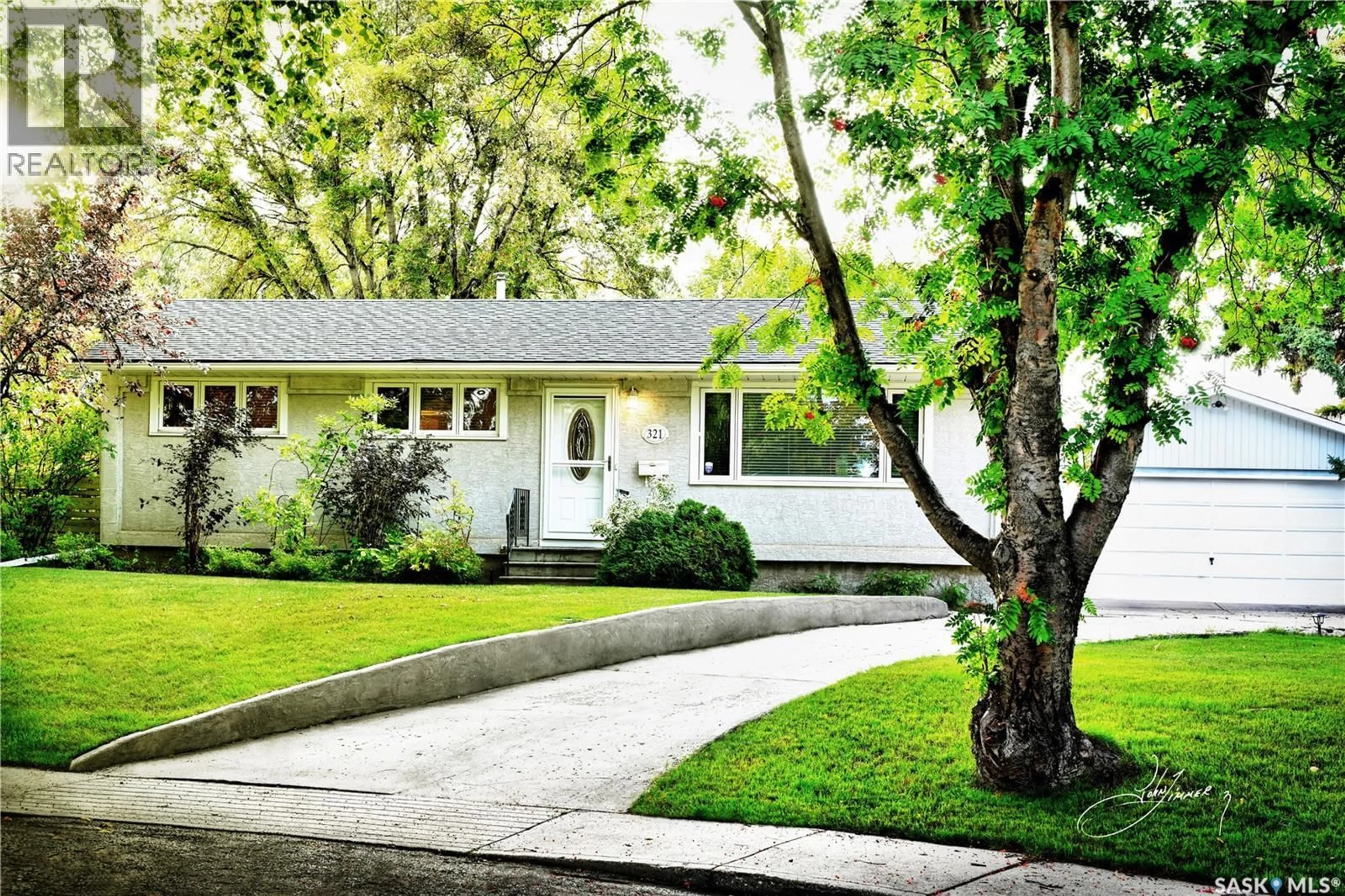 Home with vinyl exterior material, street for 321 WINNIPEG AVENUE, Saskatoon Saskatchewan S7L3P3