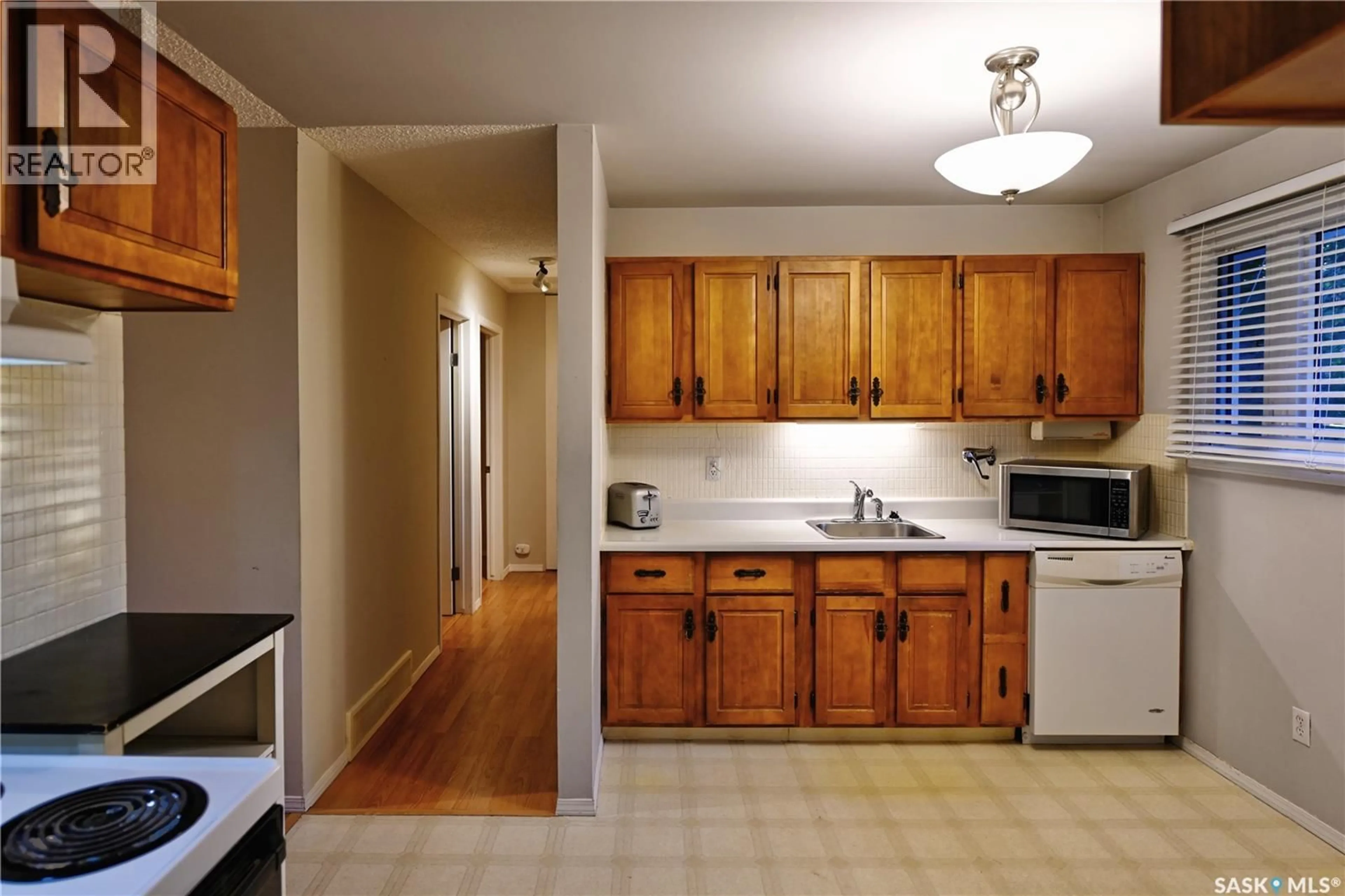 Standard kitchen, unknown for 321 WINNIPEG AVENUE, Saskatoon Saskatchewan S7L3P3