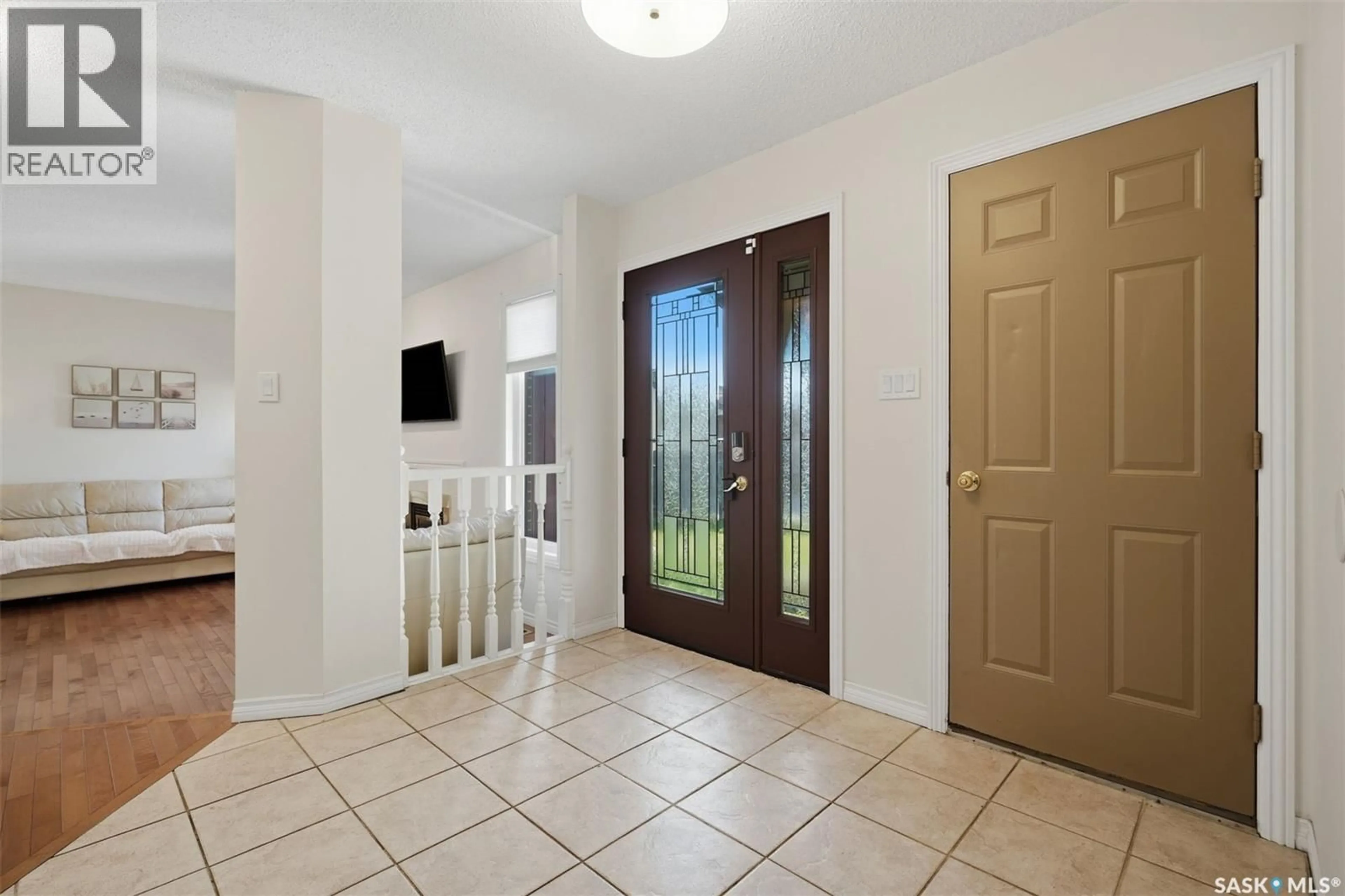 Indoor entryway for 215 CALDWELL COURT, Saskatoon Saskatchewan S7M5S7