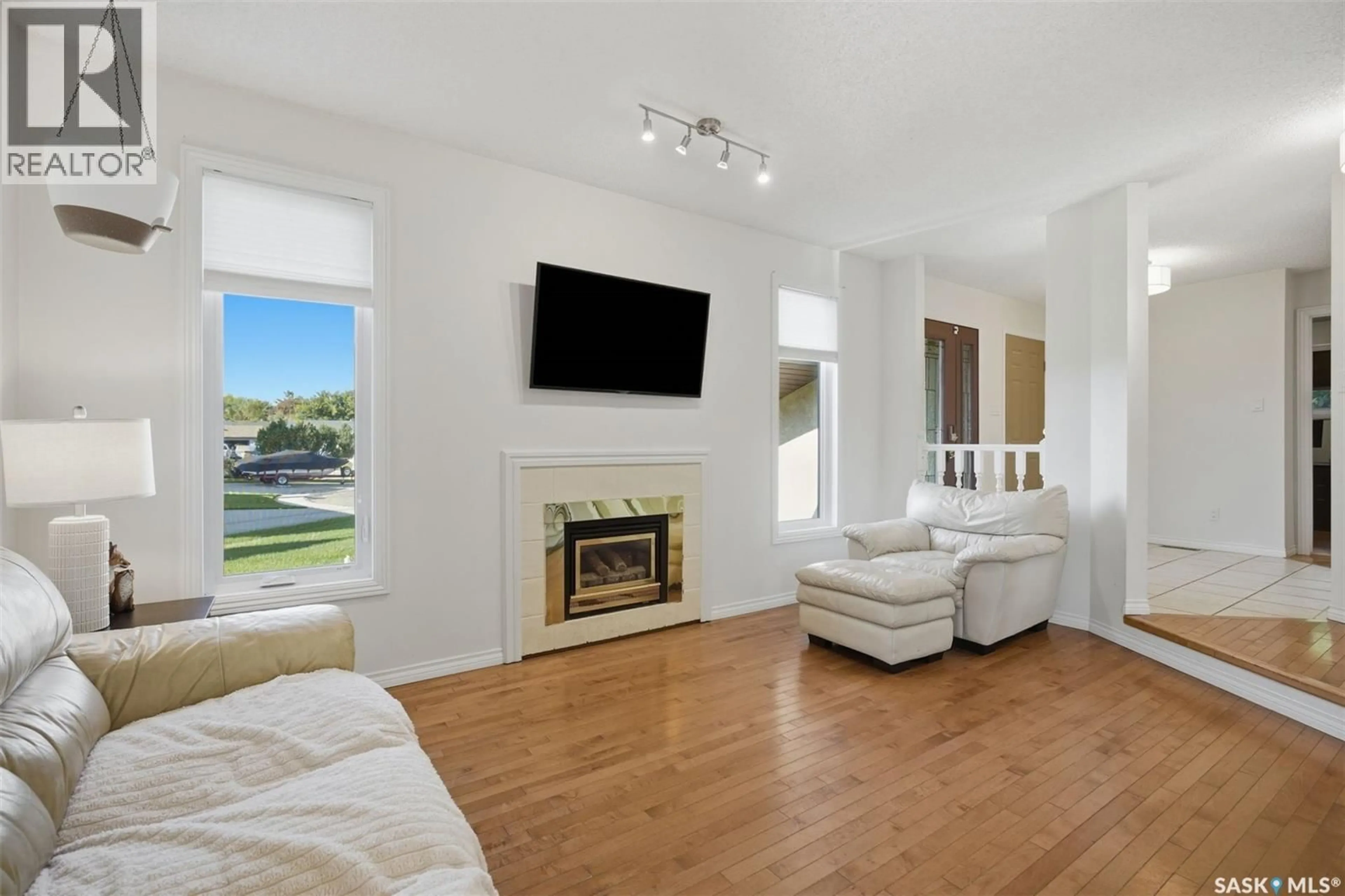 Living room with furniture, unknown for 215 CALDWELL COURT, Saskatoon Saskatchewan S7M5S7