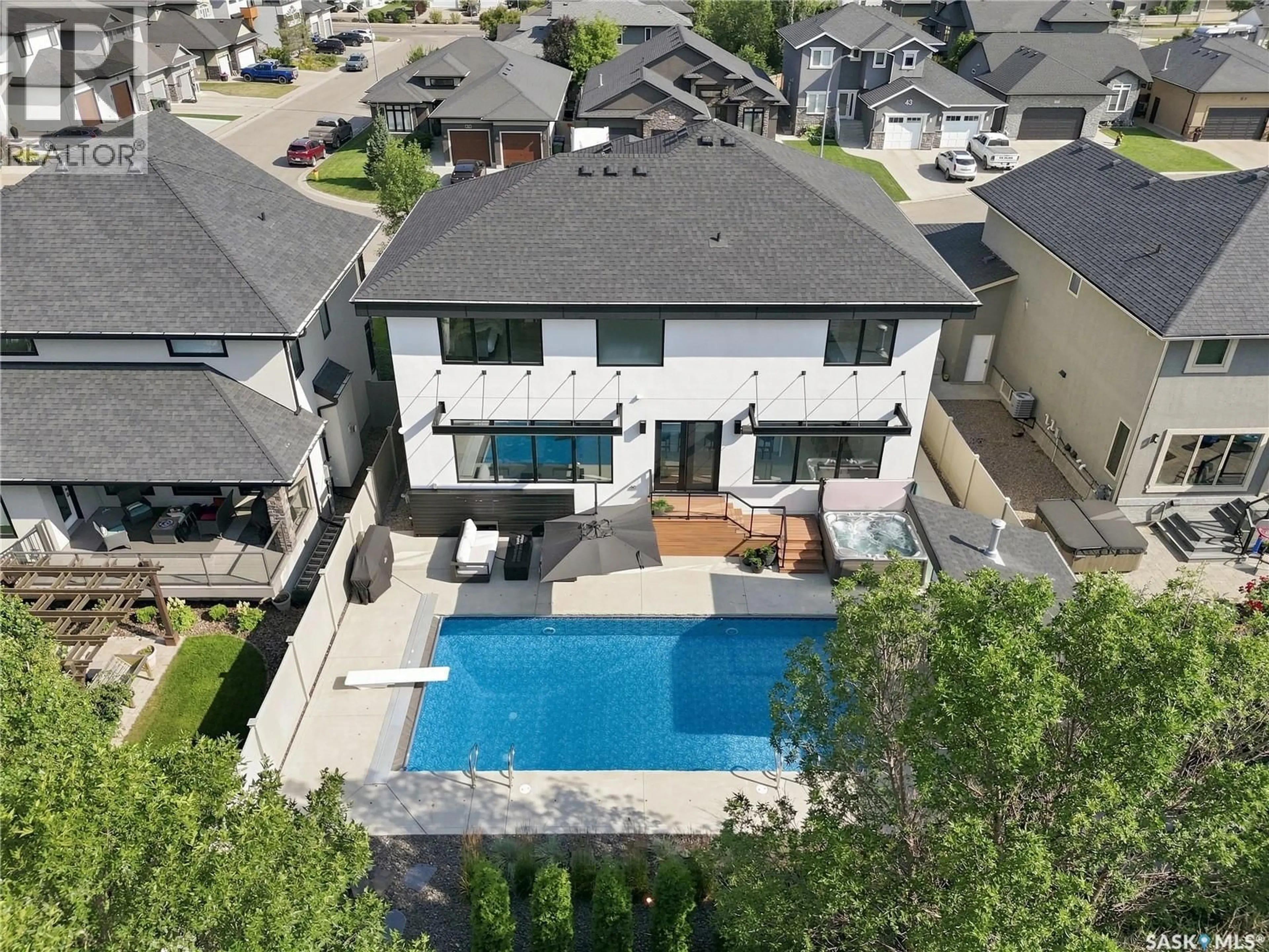 A pic from outside/outdoor area/front of a property/back of a property/a pic from drone, street for 38 WRIGHT MANOR, Saskatoon Saskatchewan S7N2C9