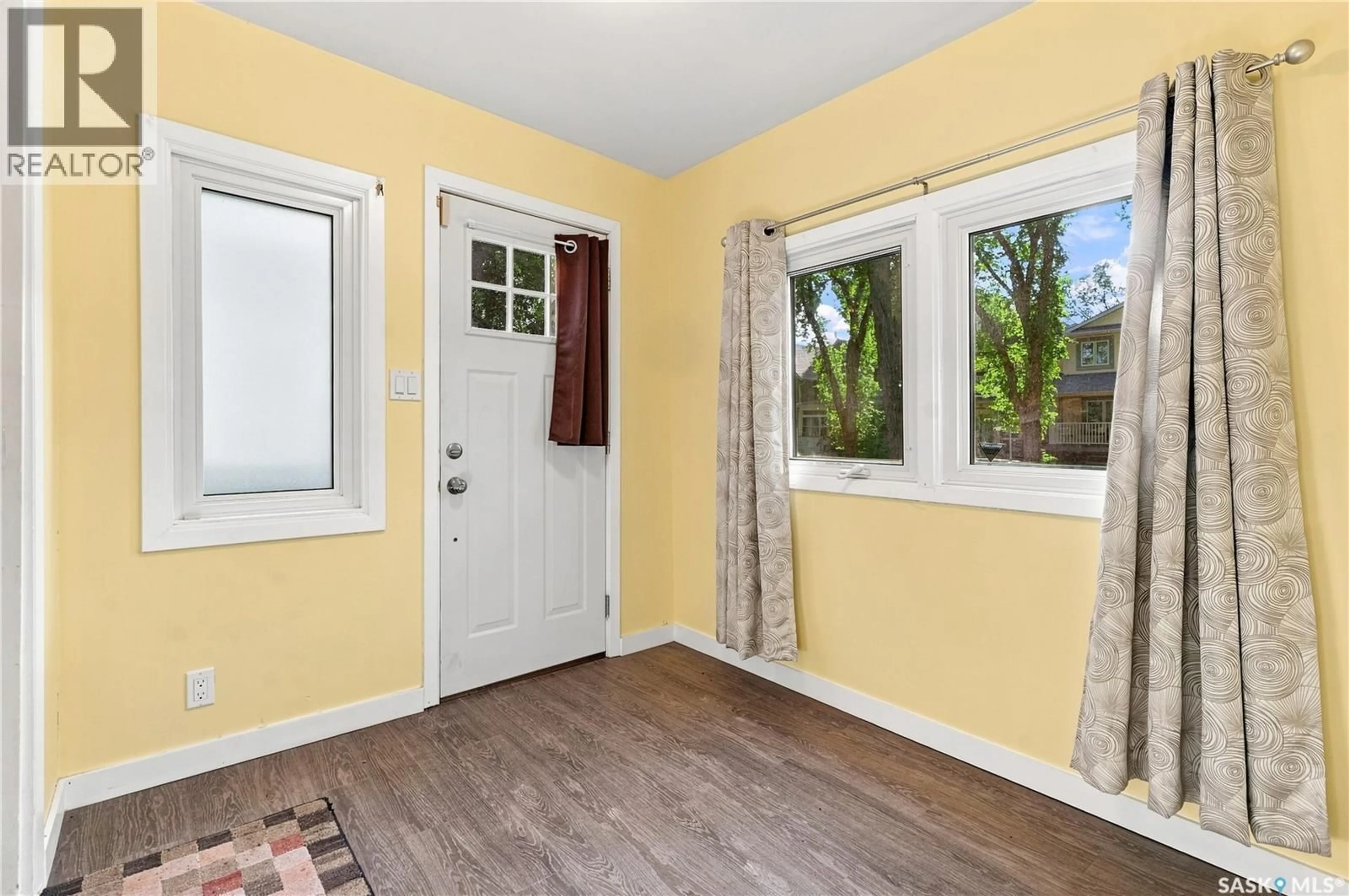 Indoor entryway for 2229 GARNET STREET, Regina Saskatchewan S4T3A1