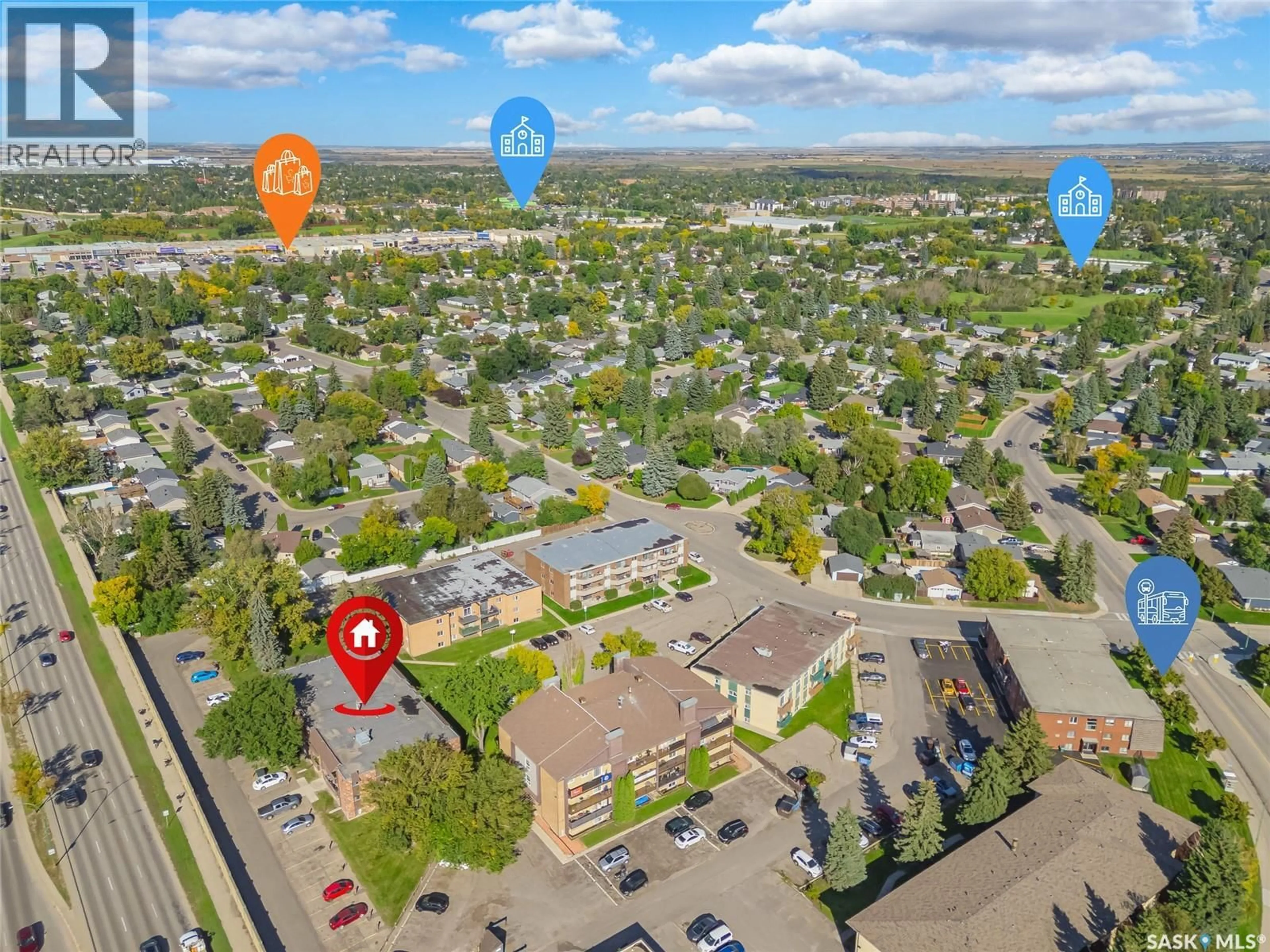 A pic from outside/outdoor area/front of a property/back of a property/a pic from drone, street for 301 143 ST LAWRENCE COURT, Saskatoon Saskatchewan S7K4H3