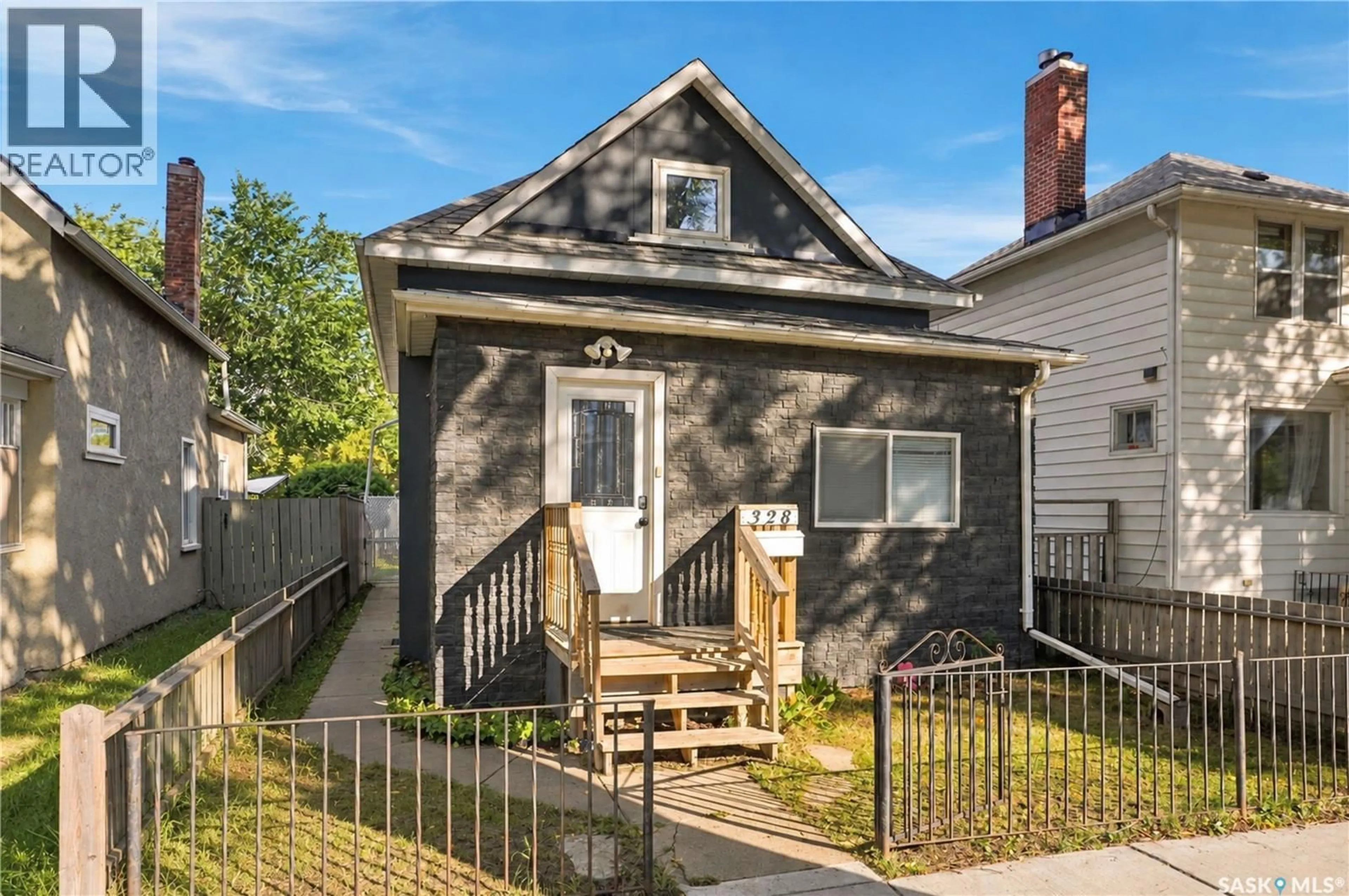 Home with vinyl exterior material, street for 328 I AVENUE, Saskatoon Saskatchewan S7M1Y2